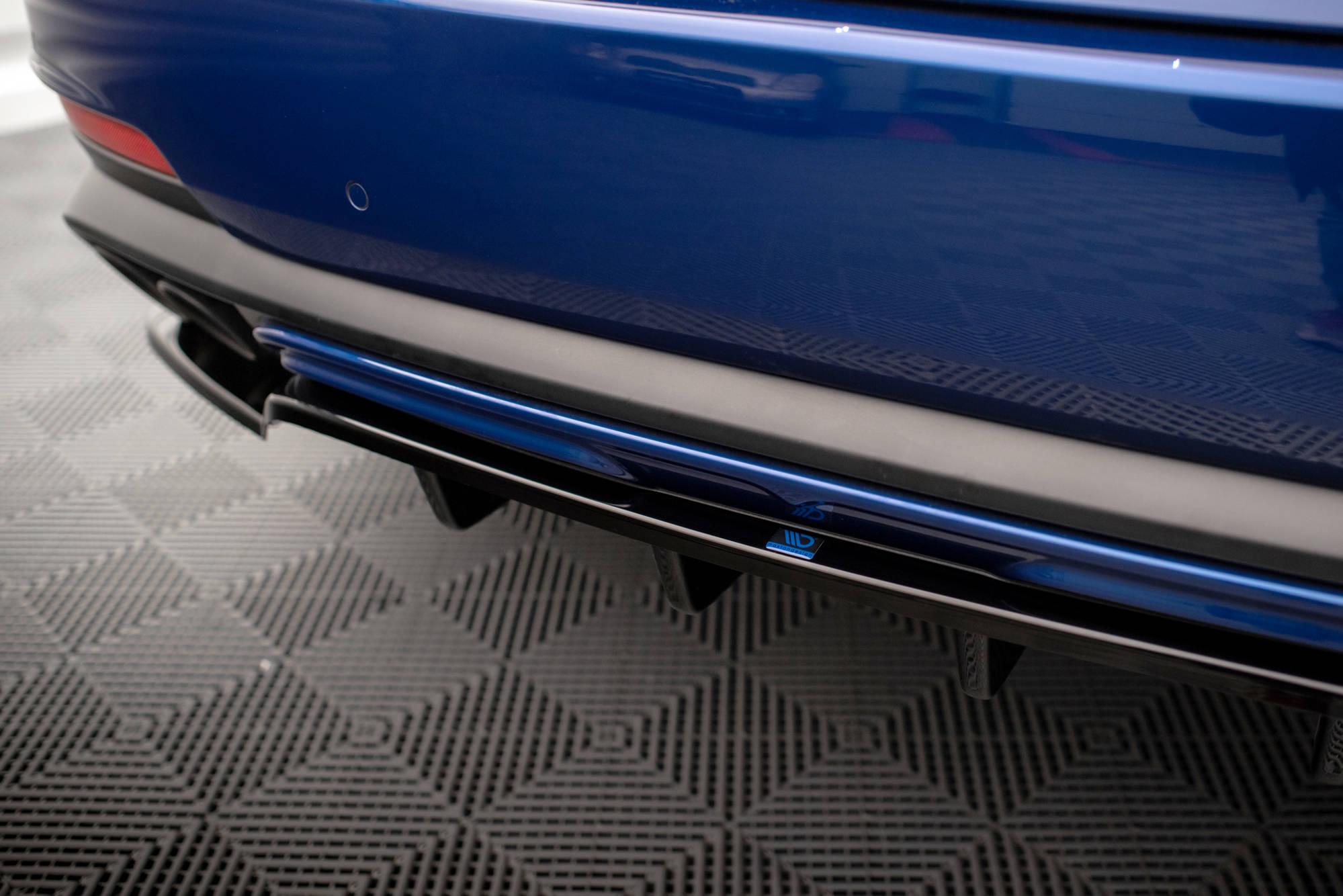 Central Rear Splitter (with vertical bars) Maserati Levante GTS Mk1