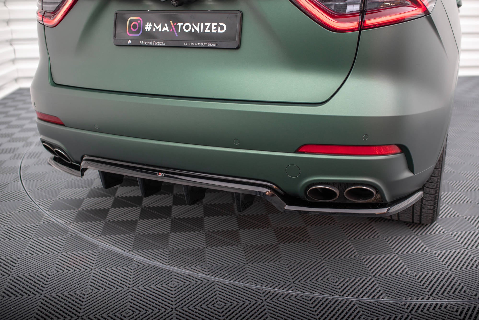 Rear Splitter (with vertical bars) Maserati Levante Mk1