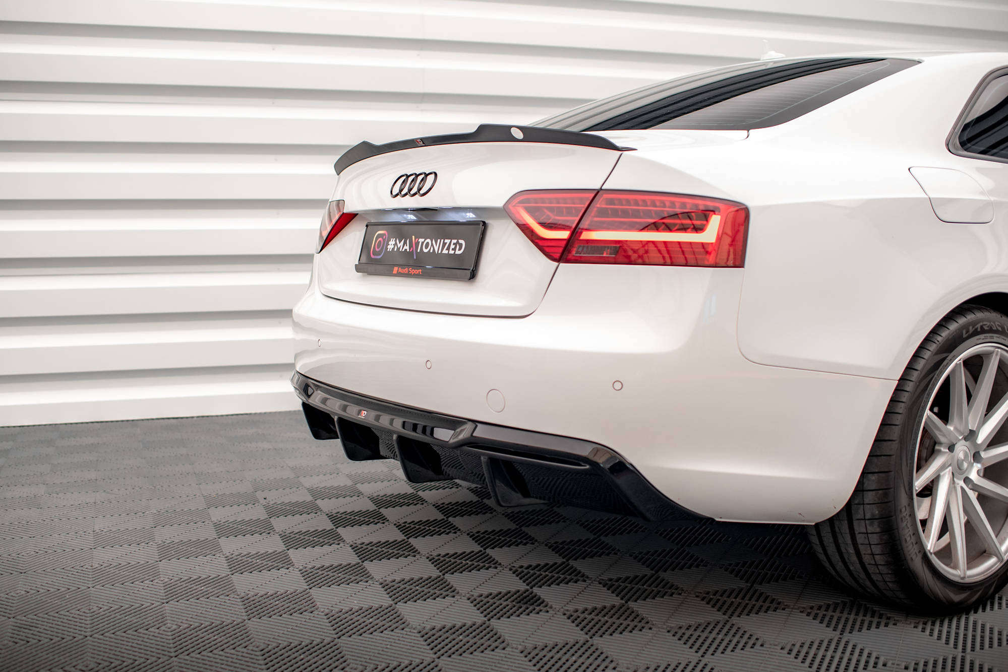 Rear Valance Audi A5 Coupe 8T Facelift (Version with dual exhausts on one side)