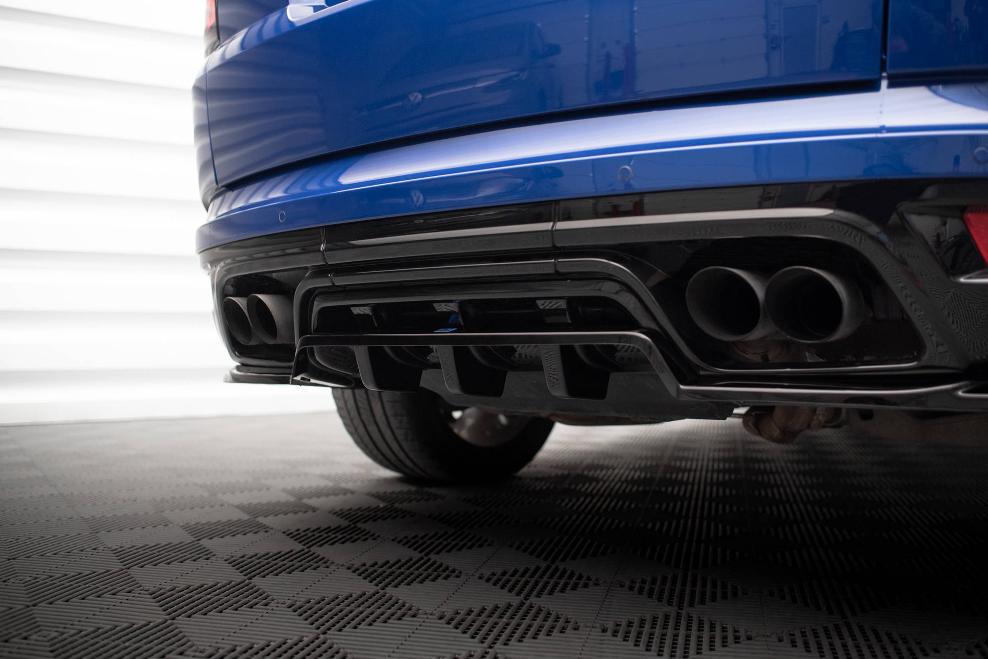 Rear Splitter (with vertical bars) Land Rover Range Rover Sport SVR Mk2