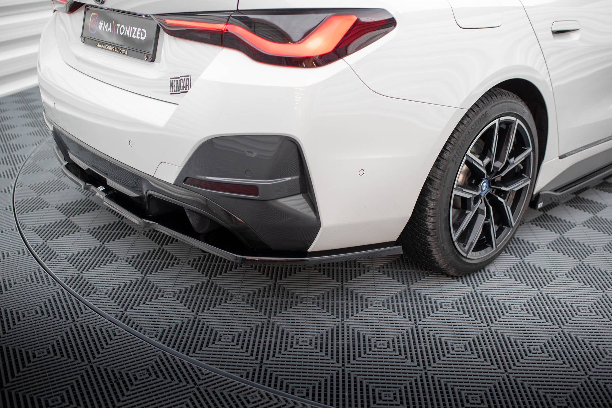 Rear Splitter (with vertical bars) V.1 BMW i4 M-Pack G26