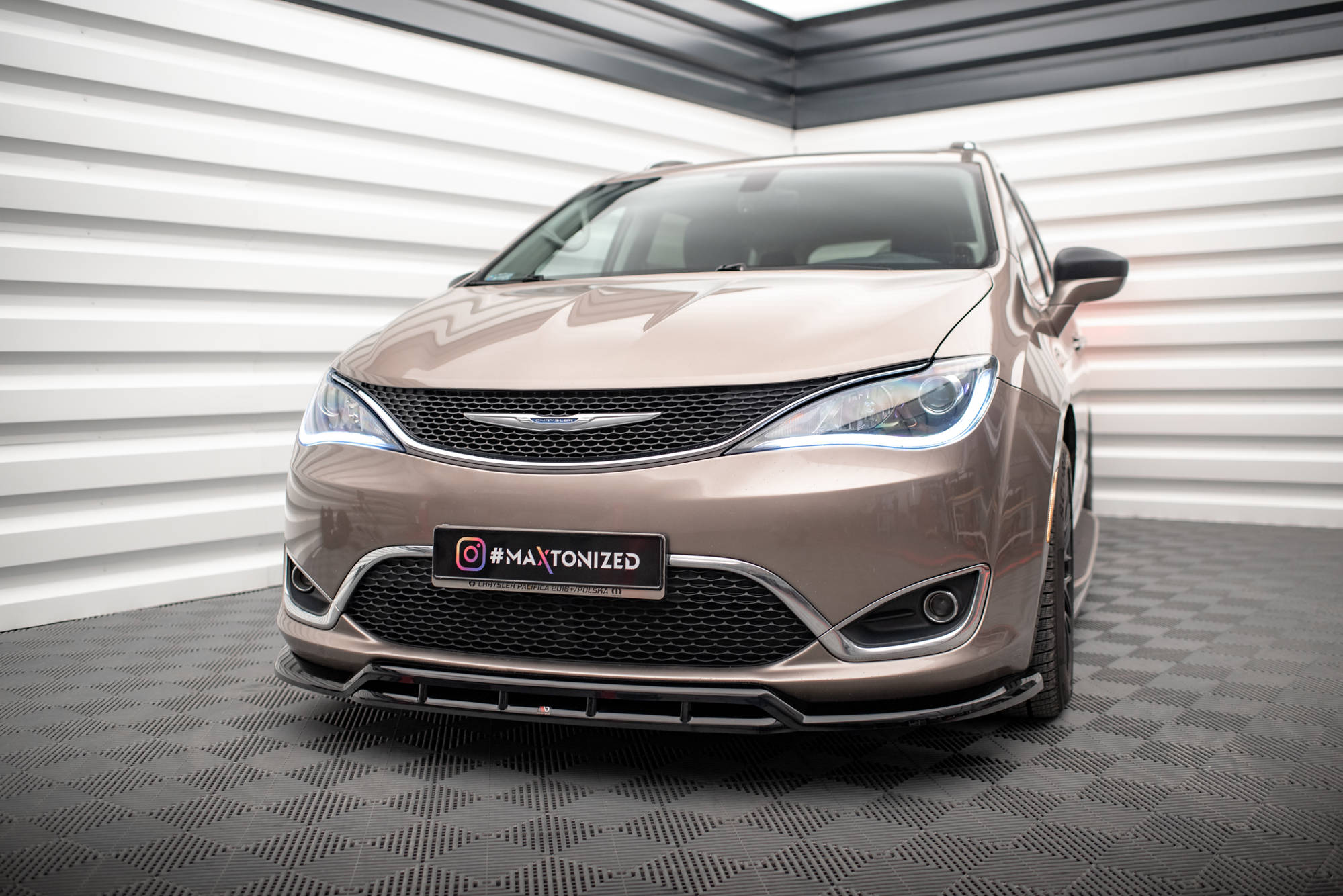 Front Splitter Chrysler Pacifica Mk2