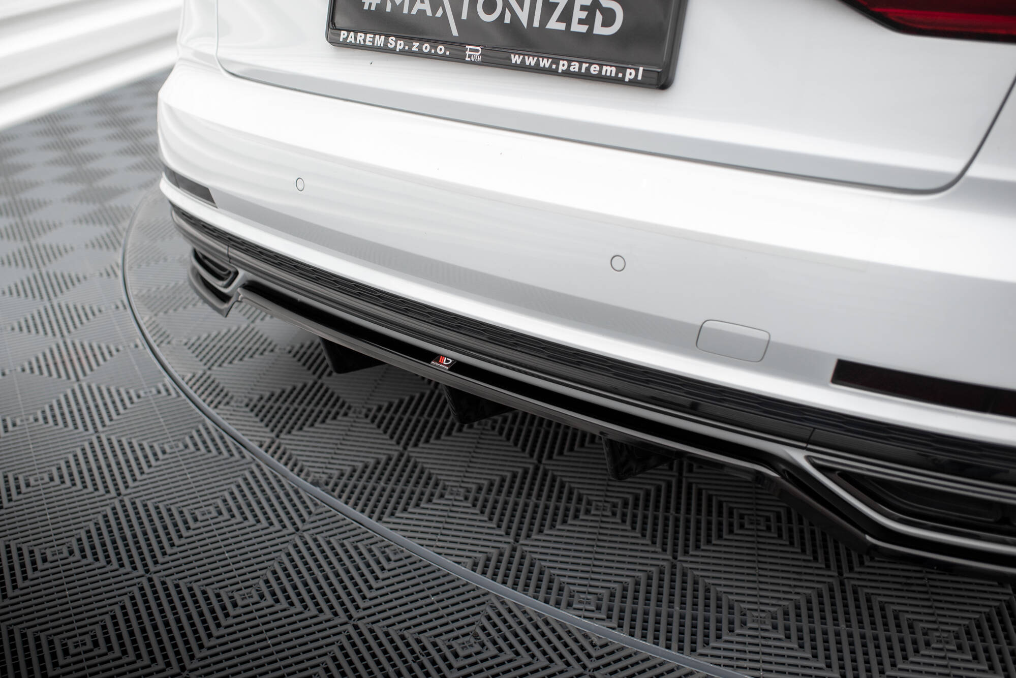 Rear Splitter (with vertical bars) Audi A8 S-Line D5