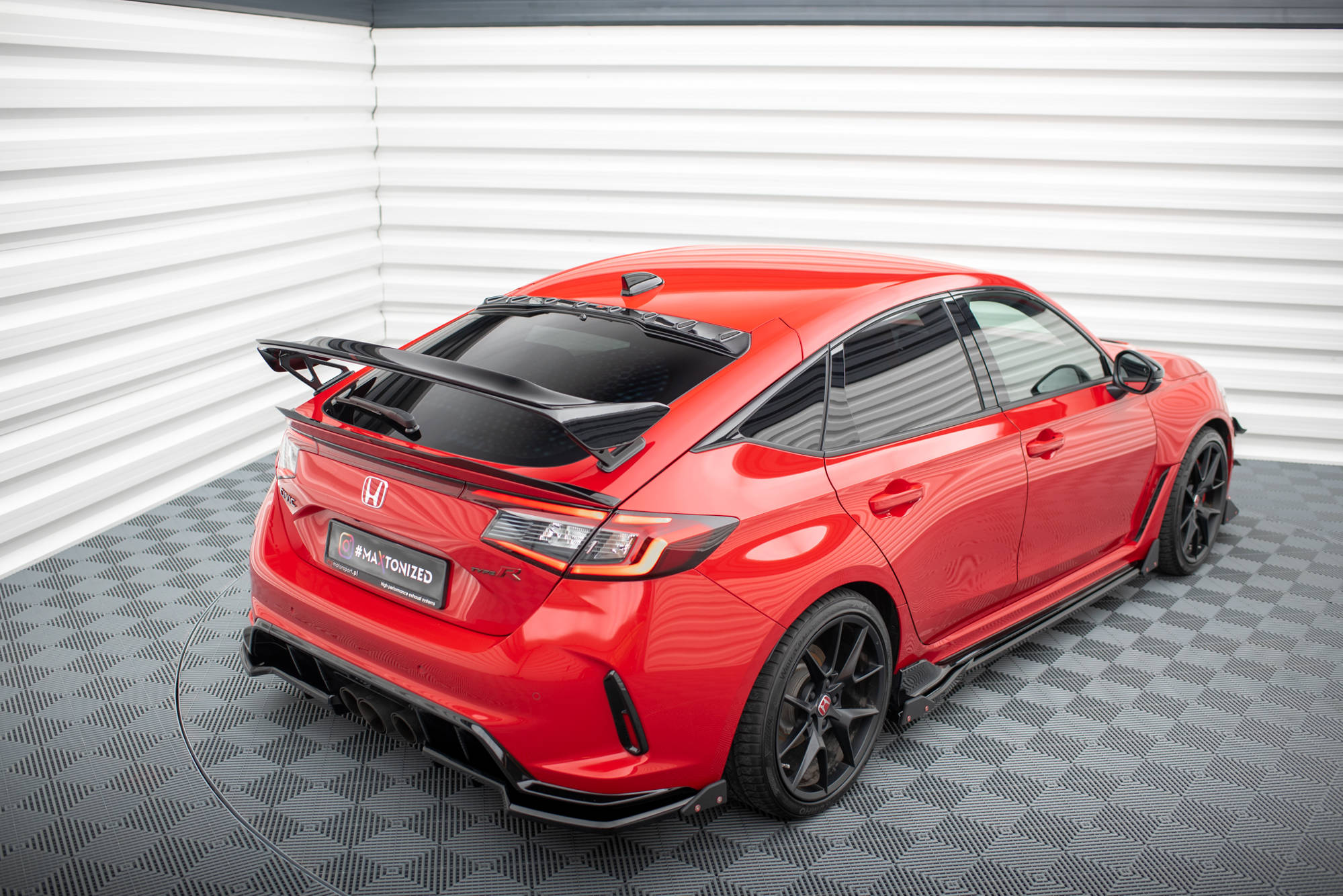 The extension of the rear window Honda Civic Type-R Mk 11