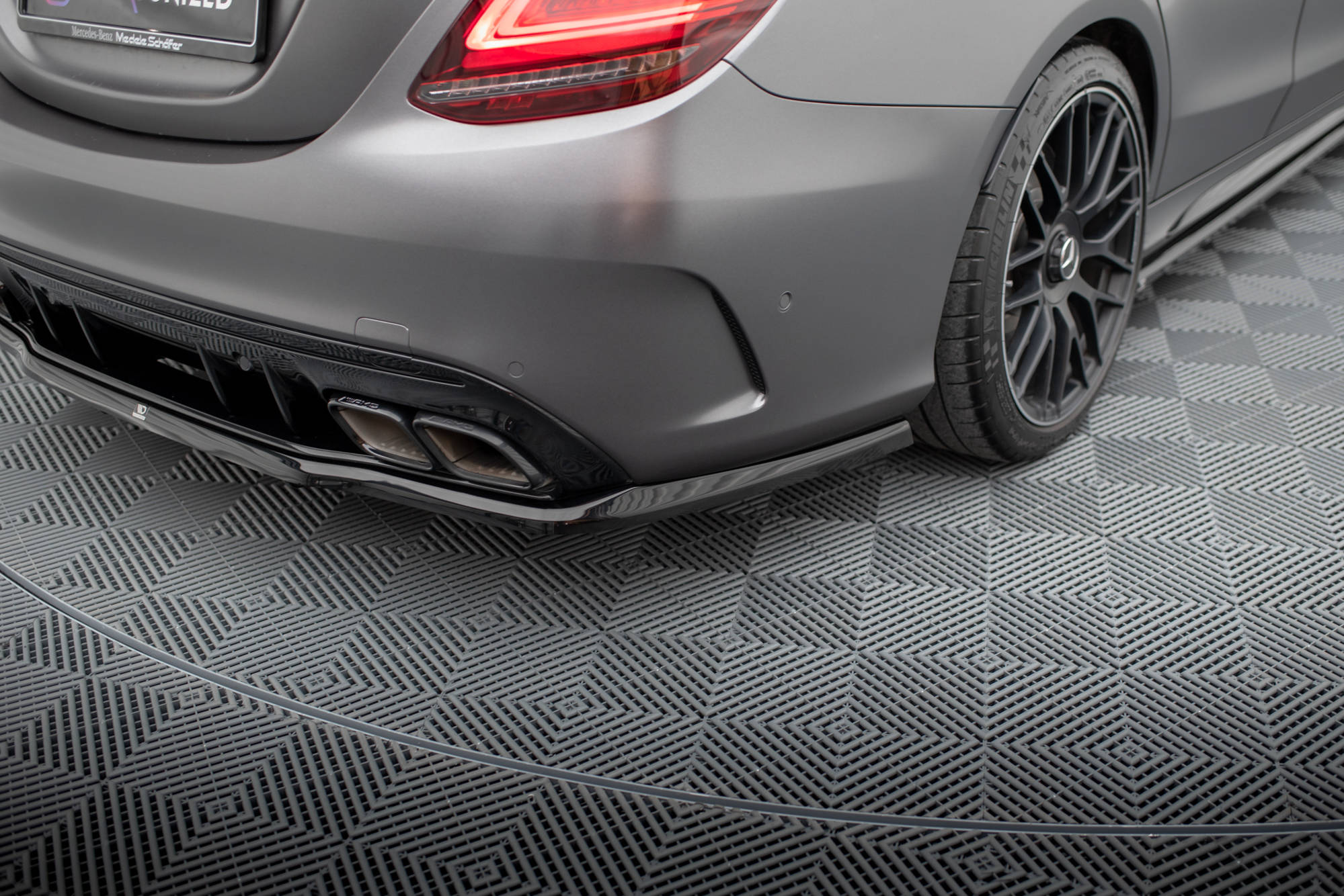 Rear Splitter (with vertical bars) Mercedes-AMG C63 Sedan / Estate W205 Facelift