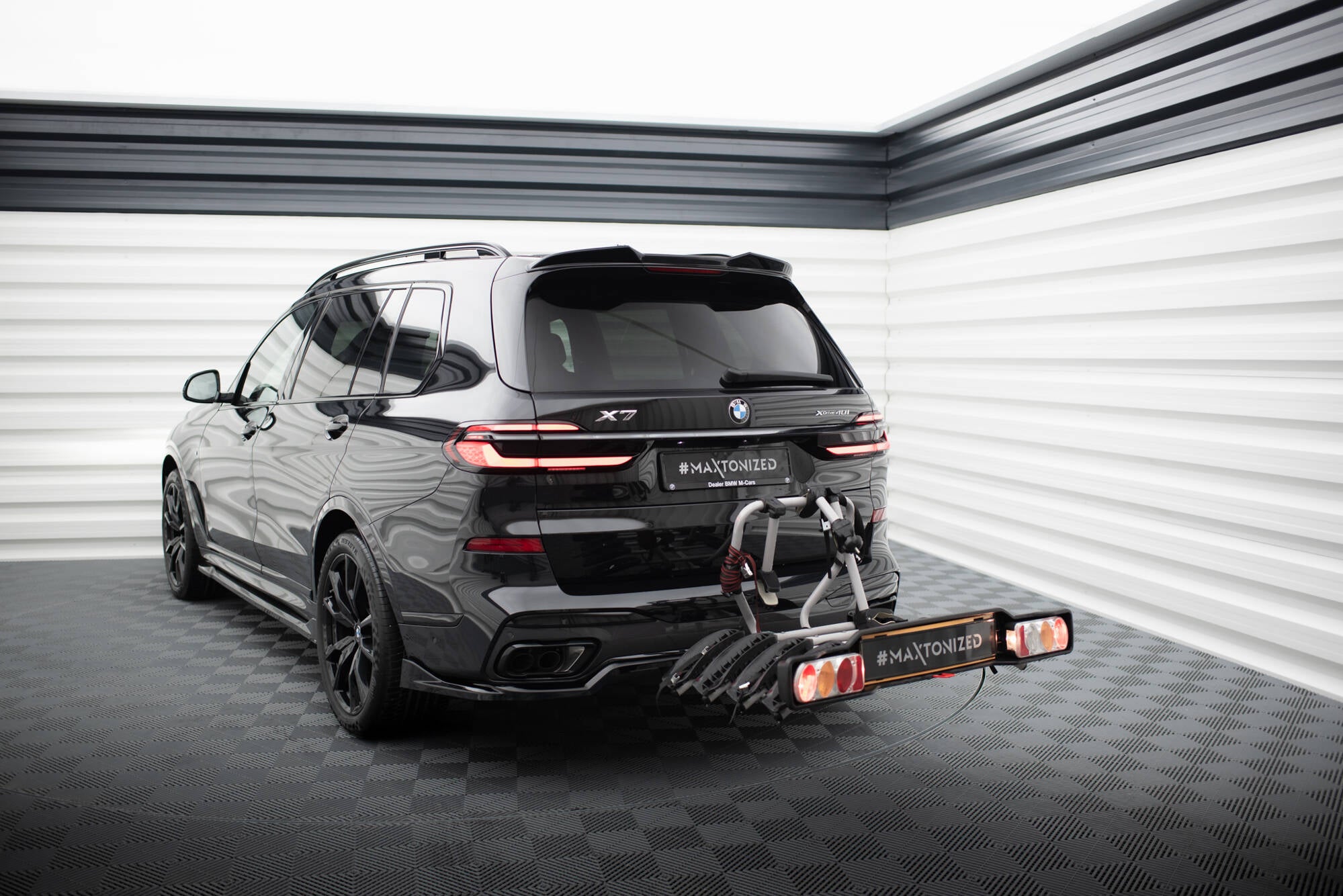 Central Rear Splitter (with vertical bars) BMW X7 M-Pack G07 Facelift