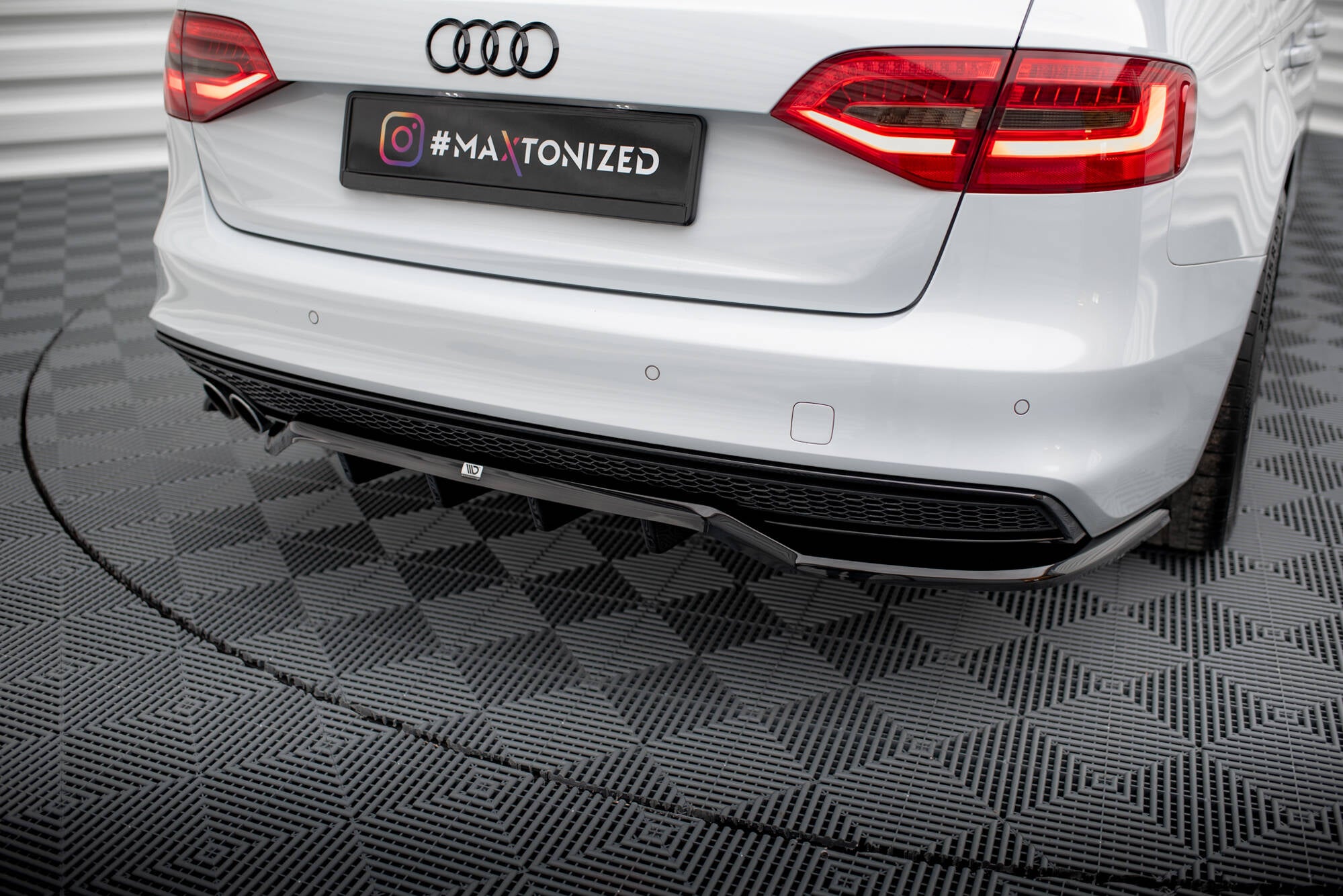 Rear Splitter (with vertical bars) Audi A4 Competition B8 Facelift