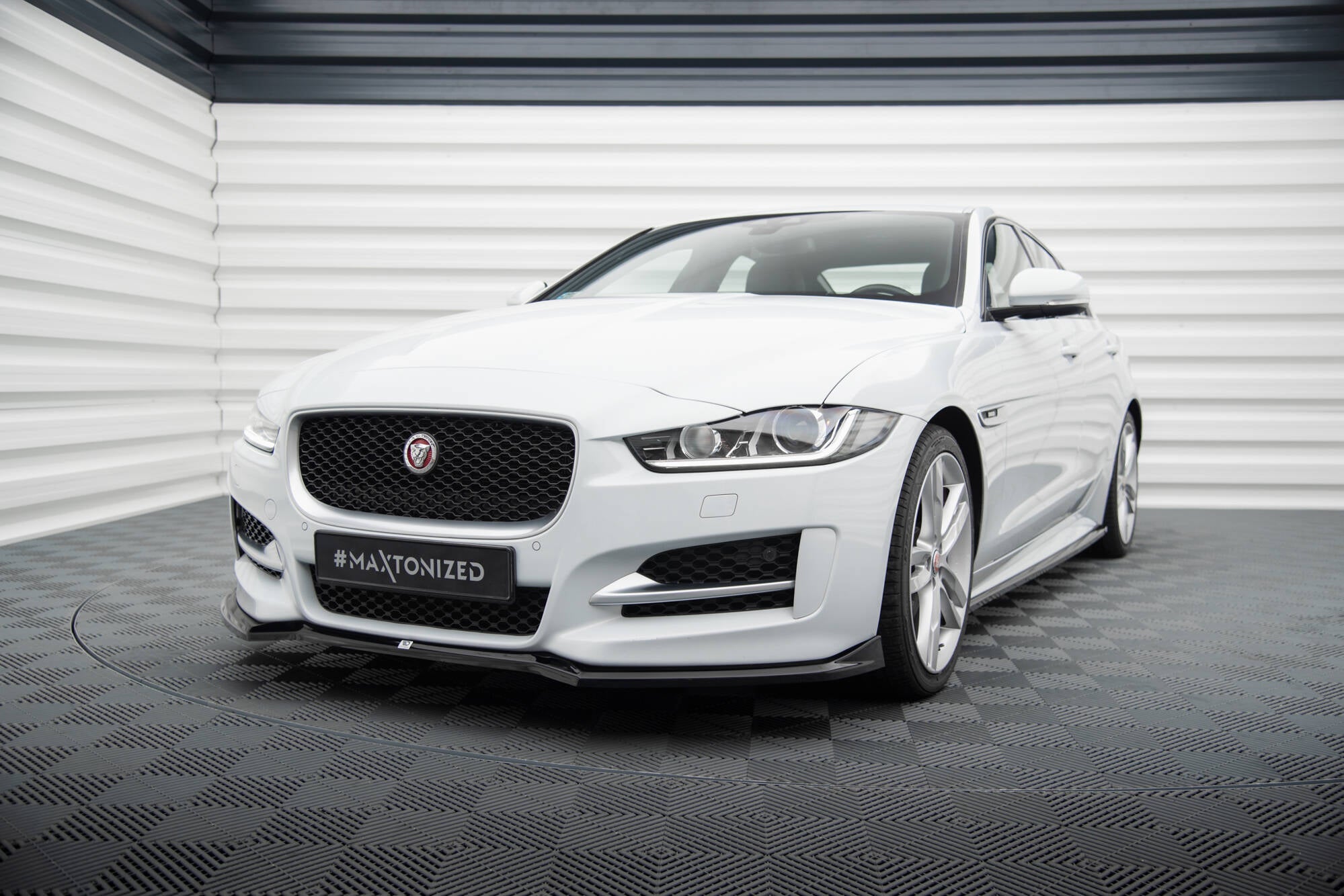 Front Splitter V.1 Jaguar XE R-Sport X760