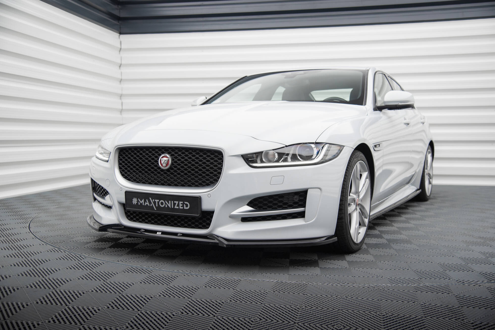 Front Splitter V.2 Jaguar XE R-Sport X760