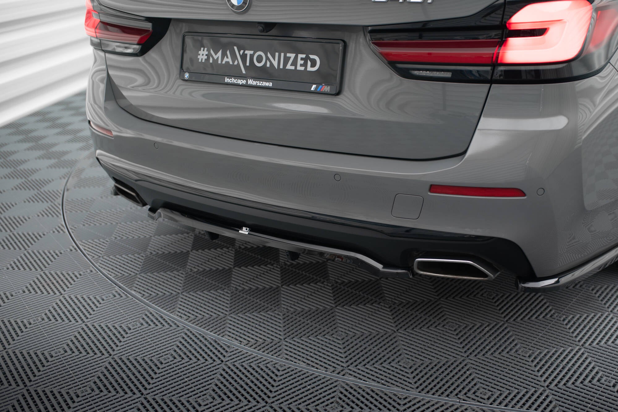 Rear Splitter (with vertical bars) BMW 5 G30 / G31 Facelift