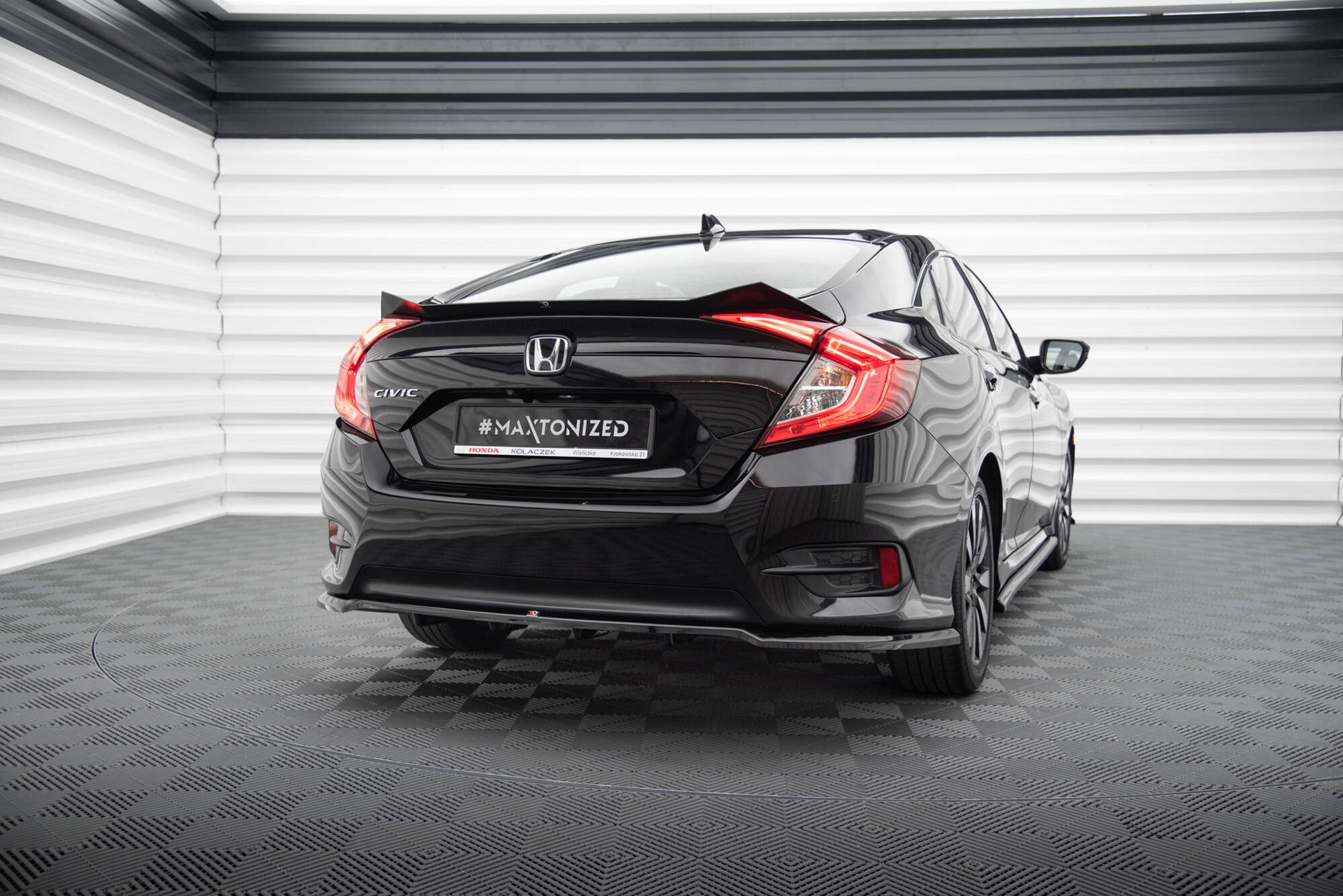 Rear Splitter (with vertical bars) Honda Civic Mk10