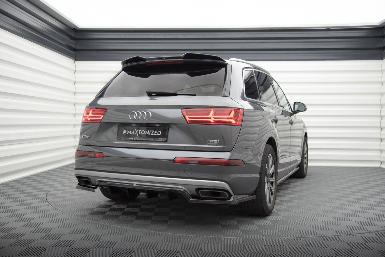 Rear Splitter (with vertical bars) Audi Q7 Mk2