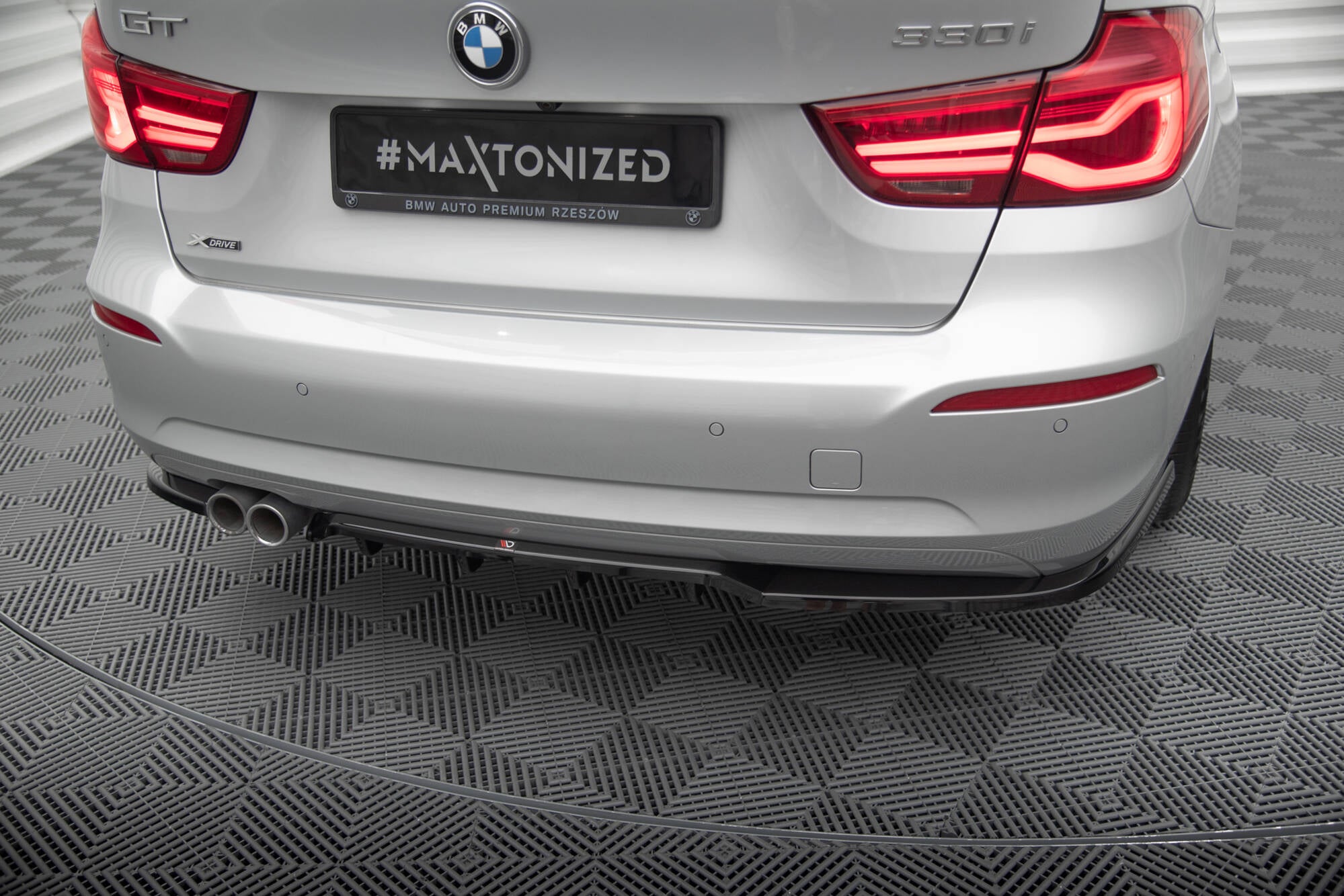 Central Rear Splitter (with vertical bars) BMW 3 GT F34 Facelift