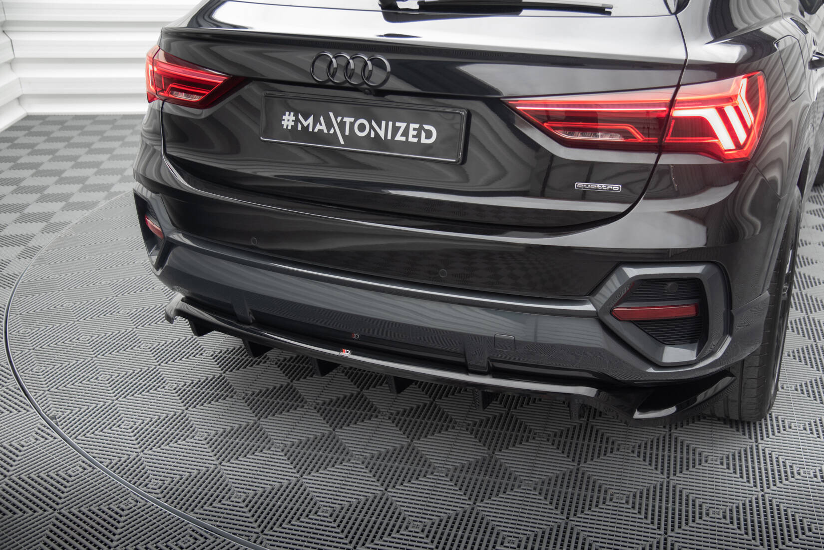 Rear Splitter (with vertical bars) Audi Q3 Sportback F3