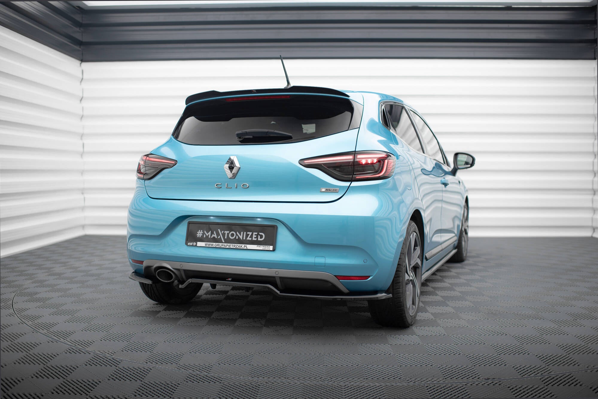 Central Rear Splitter (with vertical bars) Renault Clio R.S. Line Mk5