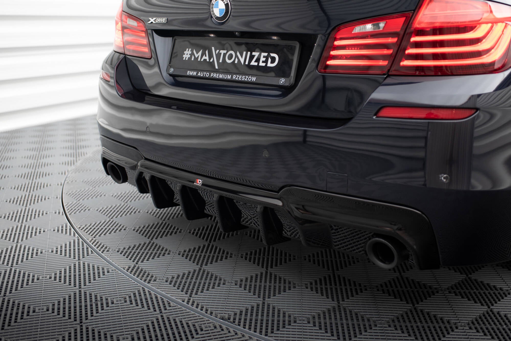 Rear Valance V.2 BMW 5 M-Pack F10 / F11 (Version with two single exhausts)