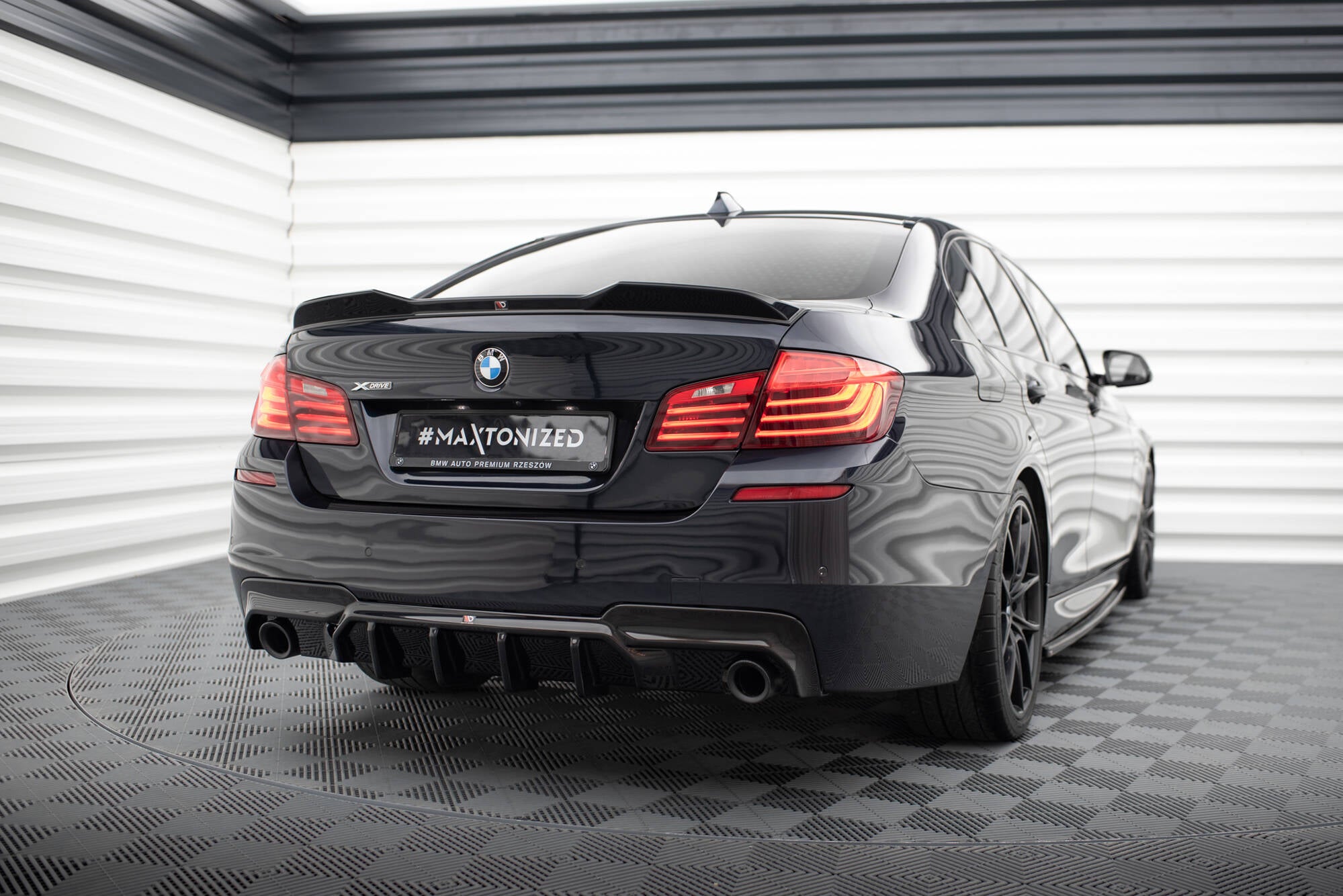 Rear Valance V.2 BMW 5 M-Pack F10 / F11 (Version with two single exhausts)