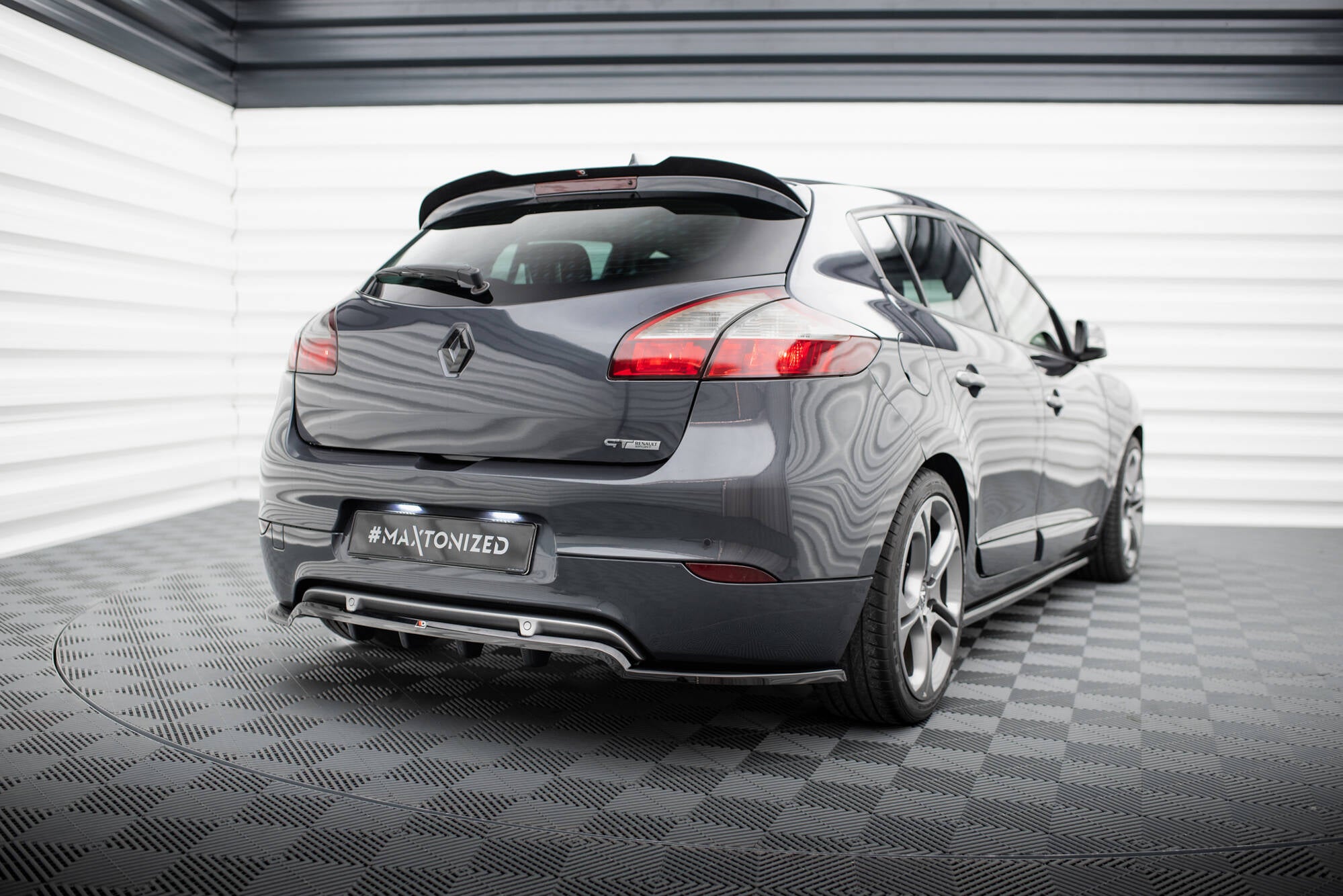 Rear Splitter (with vertical bars) Renault Megane GT MK3 Facelift