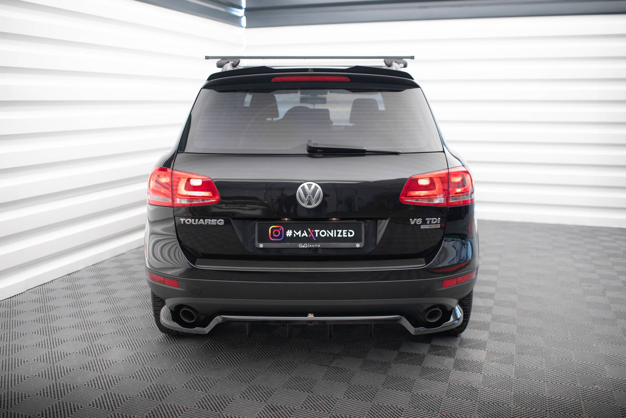 Rear Splitter (with vertical bars) Volkswagen Touareg Mk2