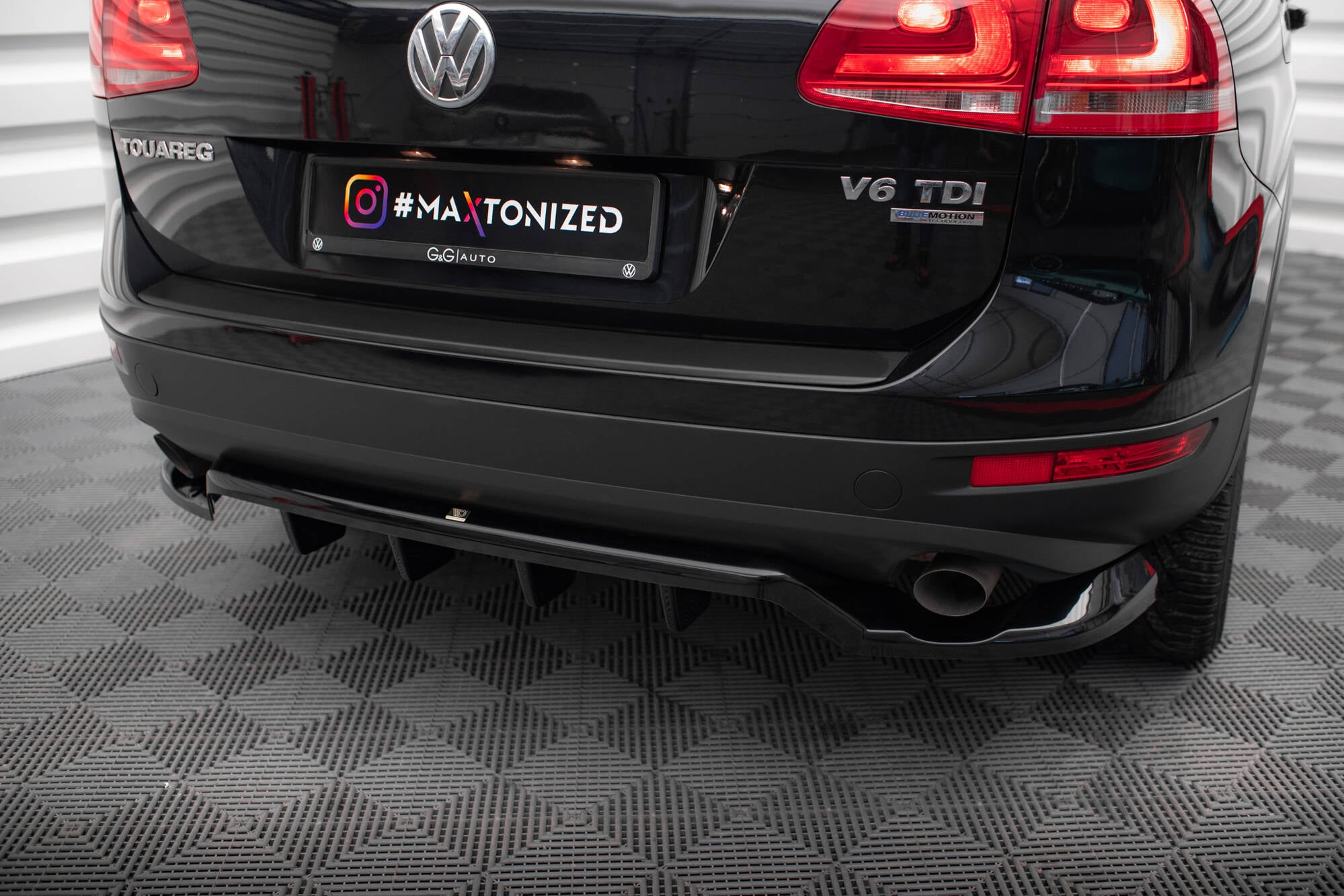 Rear Splitter (with vertical bars) Volkswagen Touareg Mk2