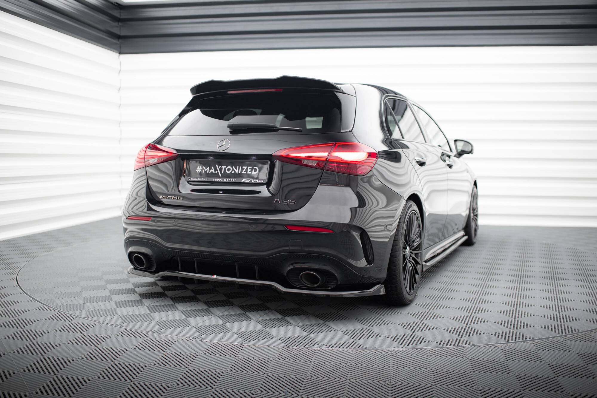 Rear Splitter (with vertical bars) Mercedes-AMG A35 Hatchback W177