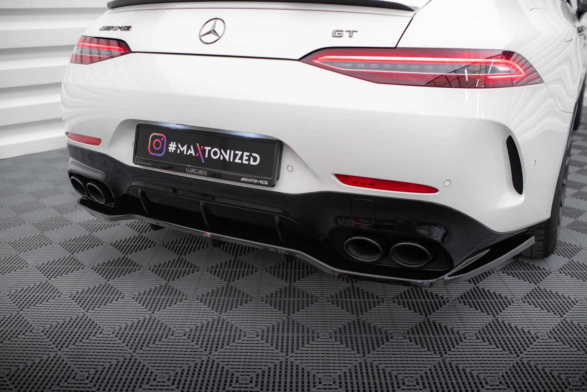 Central Rear Splitter (with vertical bars) Mercedes-AMG GT 43 4 Door Coupe V8 Styling Package