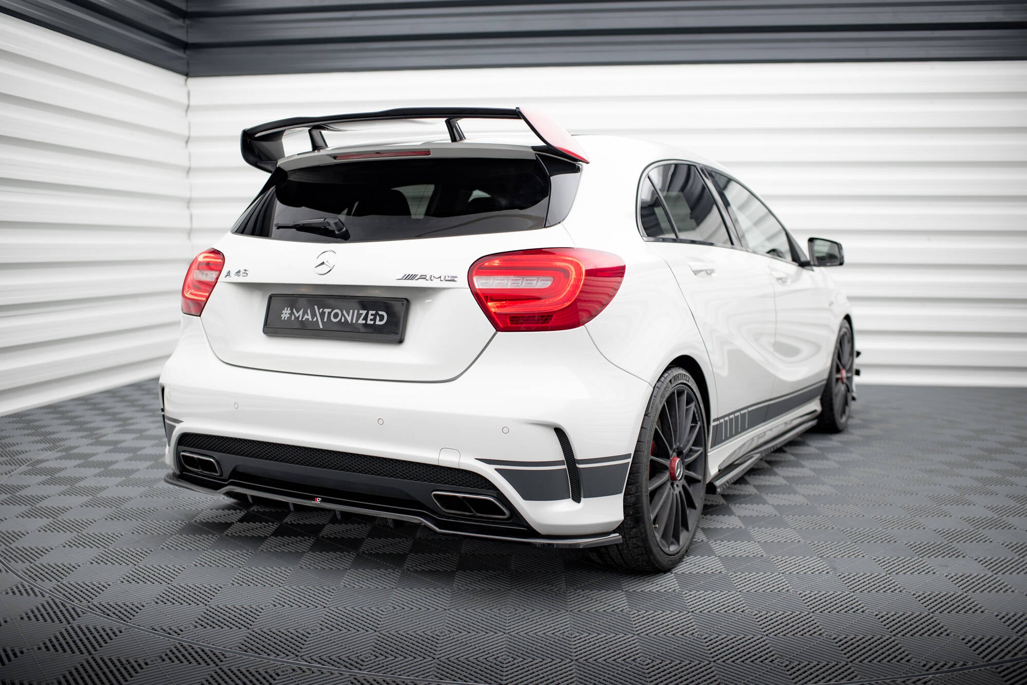 Central Rear Splitter (with vertical bars) Mercedes-Benz A45 AMG W176