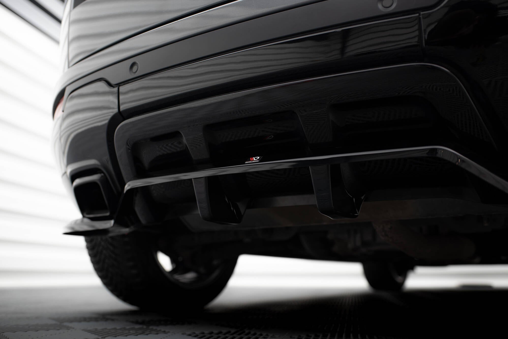 Central Rear Splitter (with vertical bars) Land Rover Range Rover Evoque HSE Dynamic Mk1 Facelift