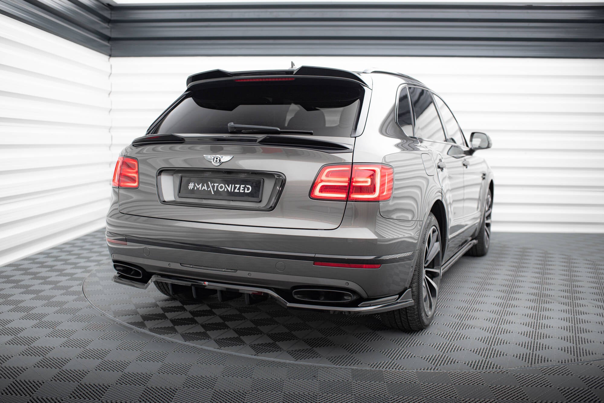 Rear Splitter (with vertical bars) Bentley Bentayga Mk1