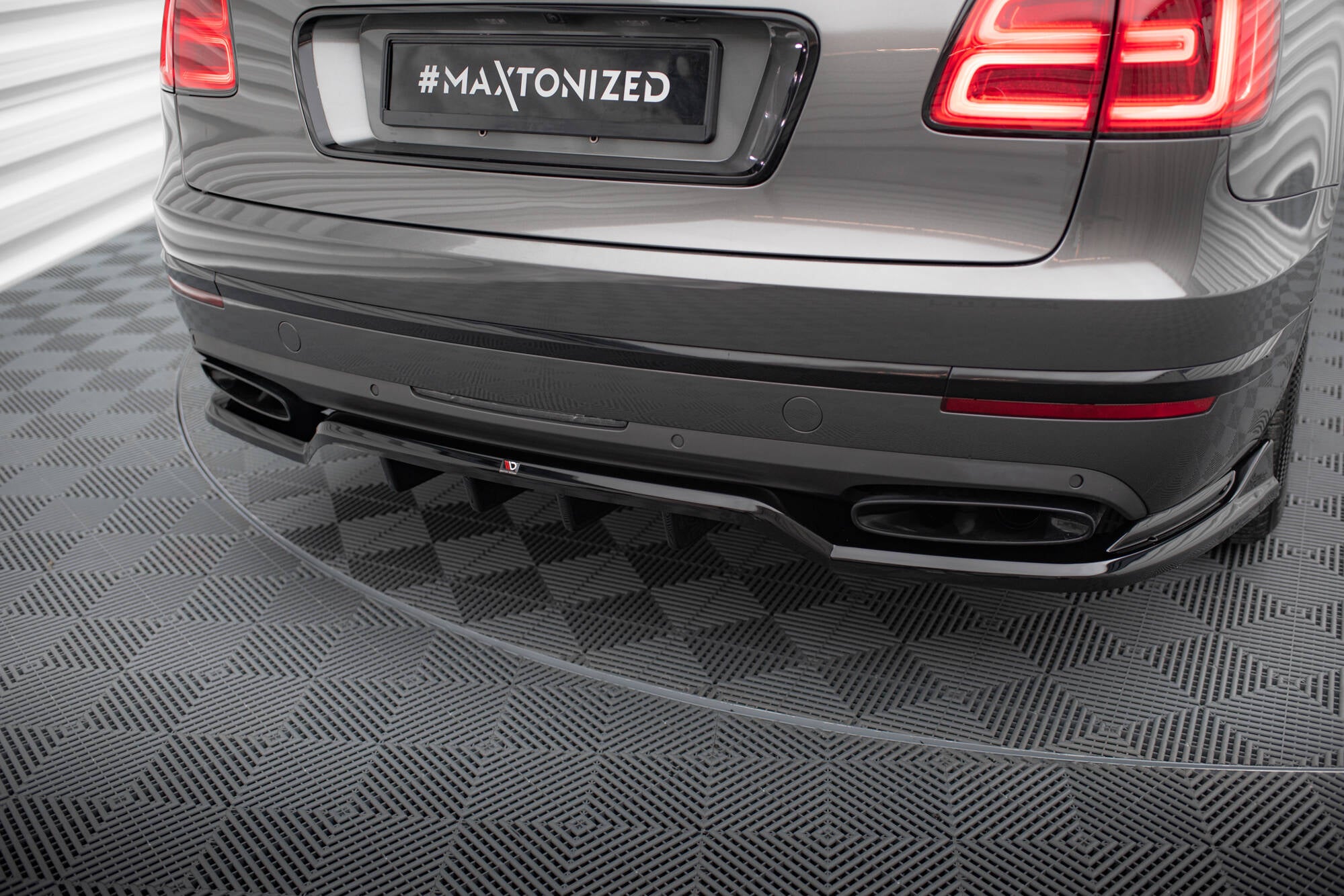 Rear Splitter (with vertical bars) Bentley Bentayga Mk1