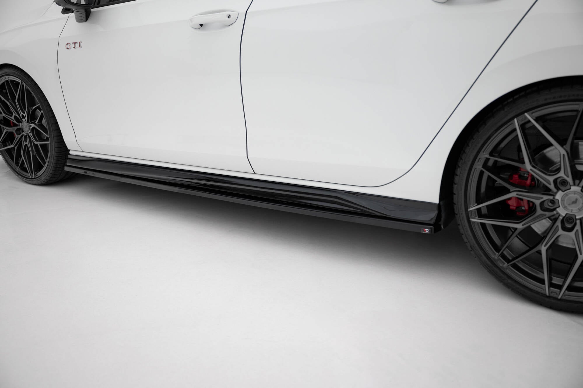 Side Skirts Diffusers V.4 Volkswagen Golf GTI / GTE / GTI Clubsport / GTD / R-Line Mk8