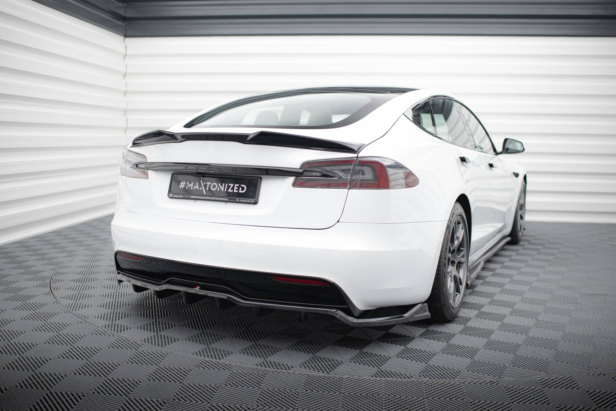 Rear Splitter (with vertical bars) V.1 Tesla Model S Plaid Mk1 Facelift