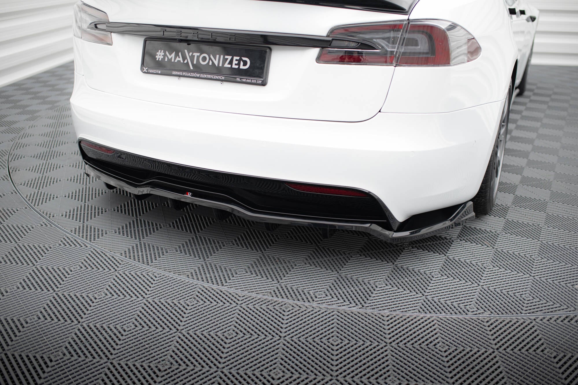 Rear Splitter (with vertical bars) V.1 Tesla Model S Plaid Mk1 Facelift