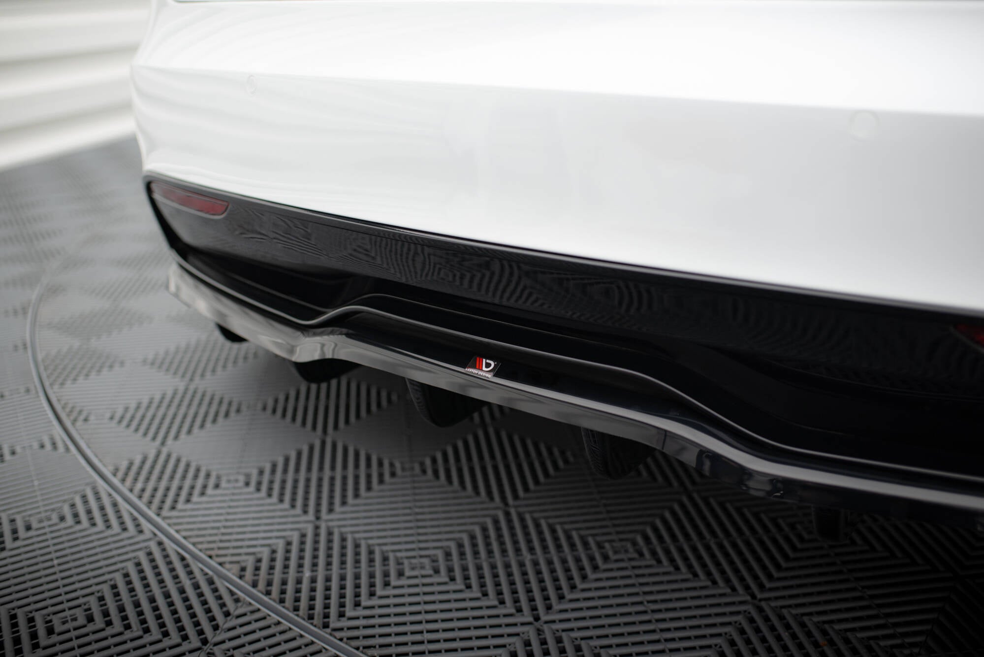 Central Rear Splitter (with vertical bars) V.1 Tesla Model S Plaid Mk1 Facelift
