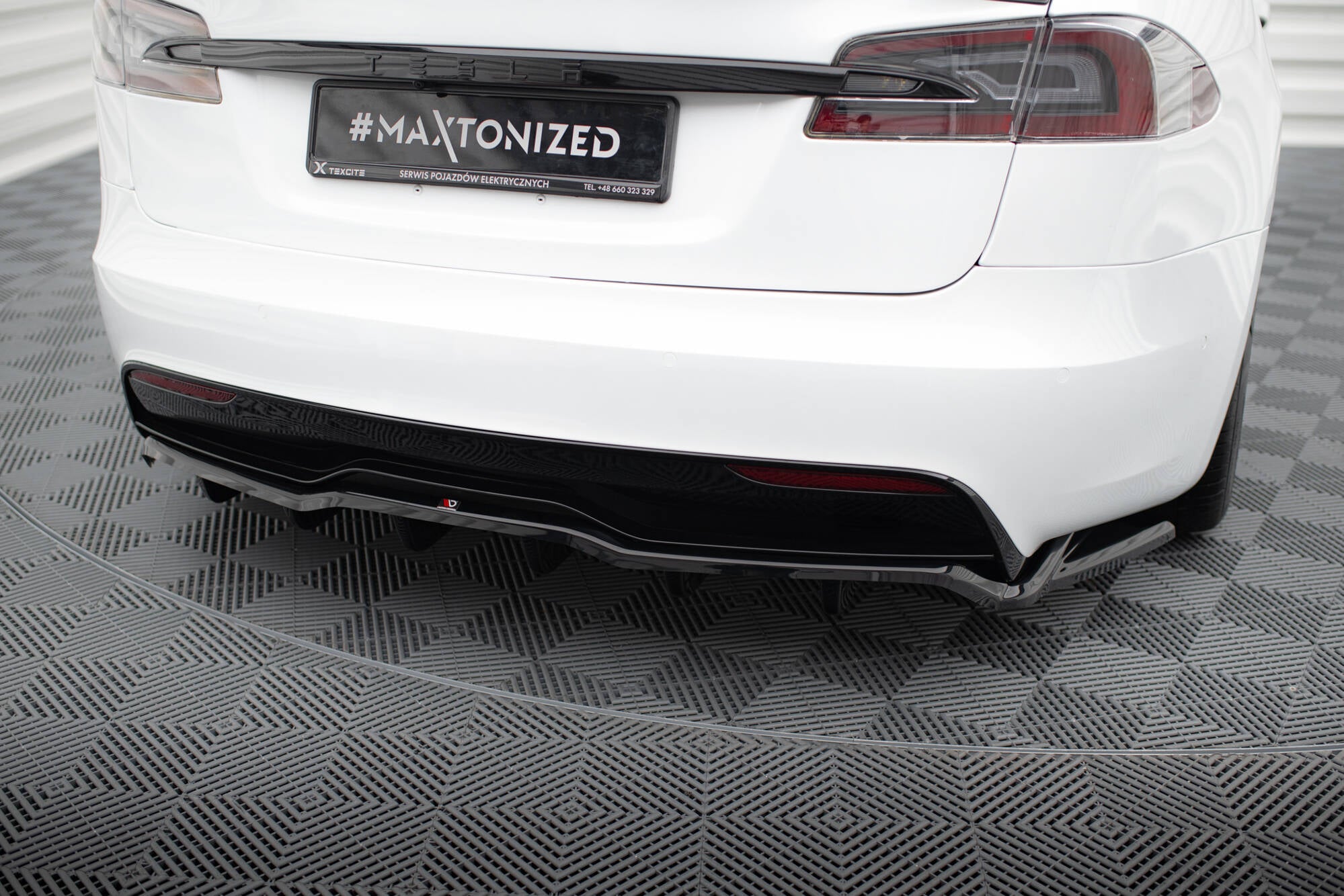 Rear Splitter (with vertical bars) V.2 Tesla Model S Plaid Mk1 Facelift