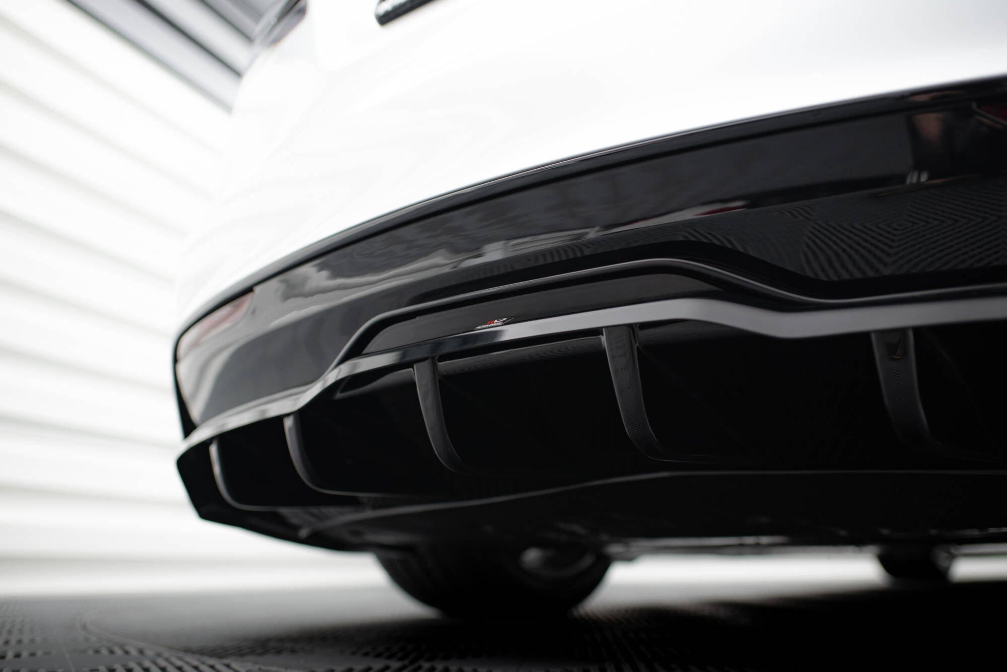 Rear Splitter (with vertical bars) V.2 Tesla Model S Plaid Mk1 Facelift