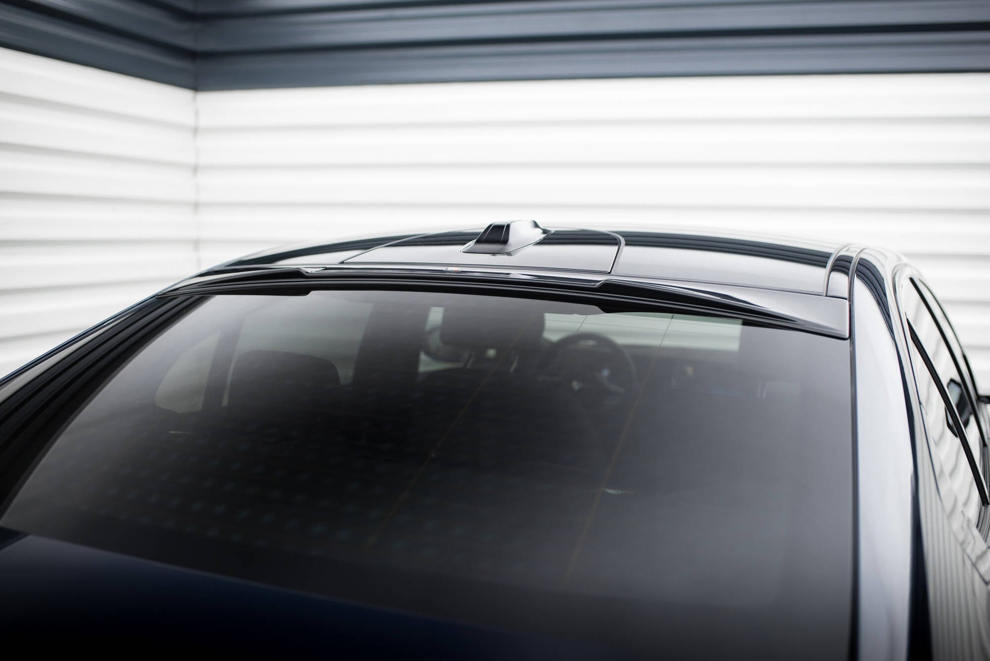 The extension of the rear window BMW 5 M-Pack G60