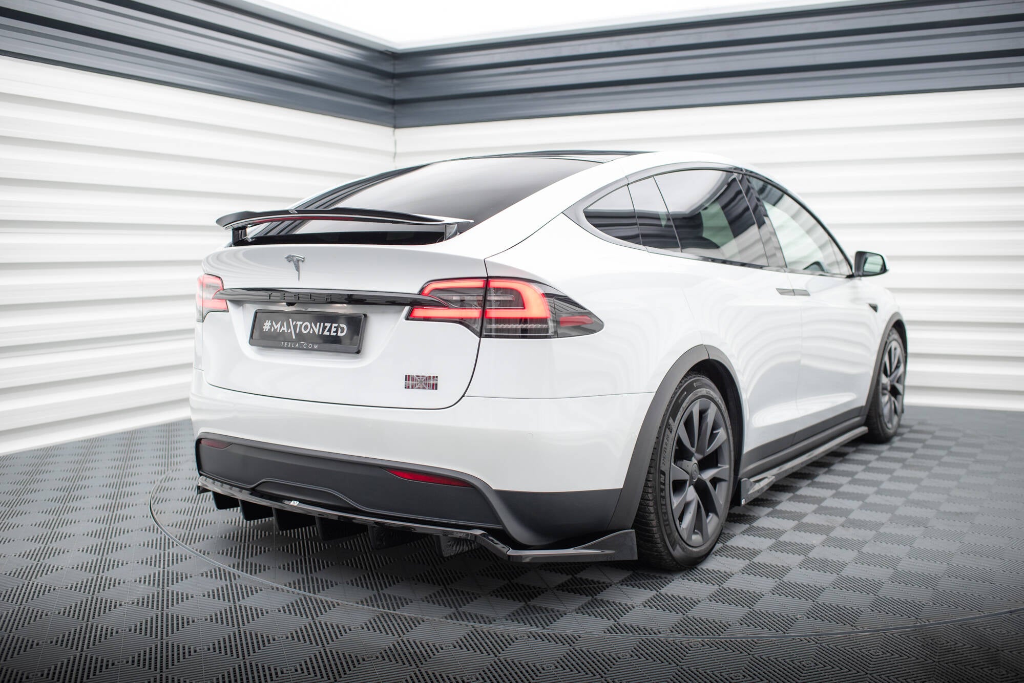 Rear Splitter (with vertical bars) Tesla Model X Mk1 Facelift