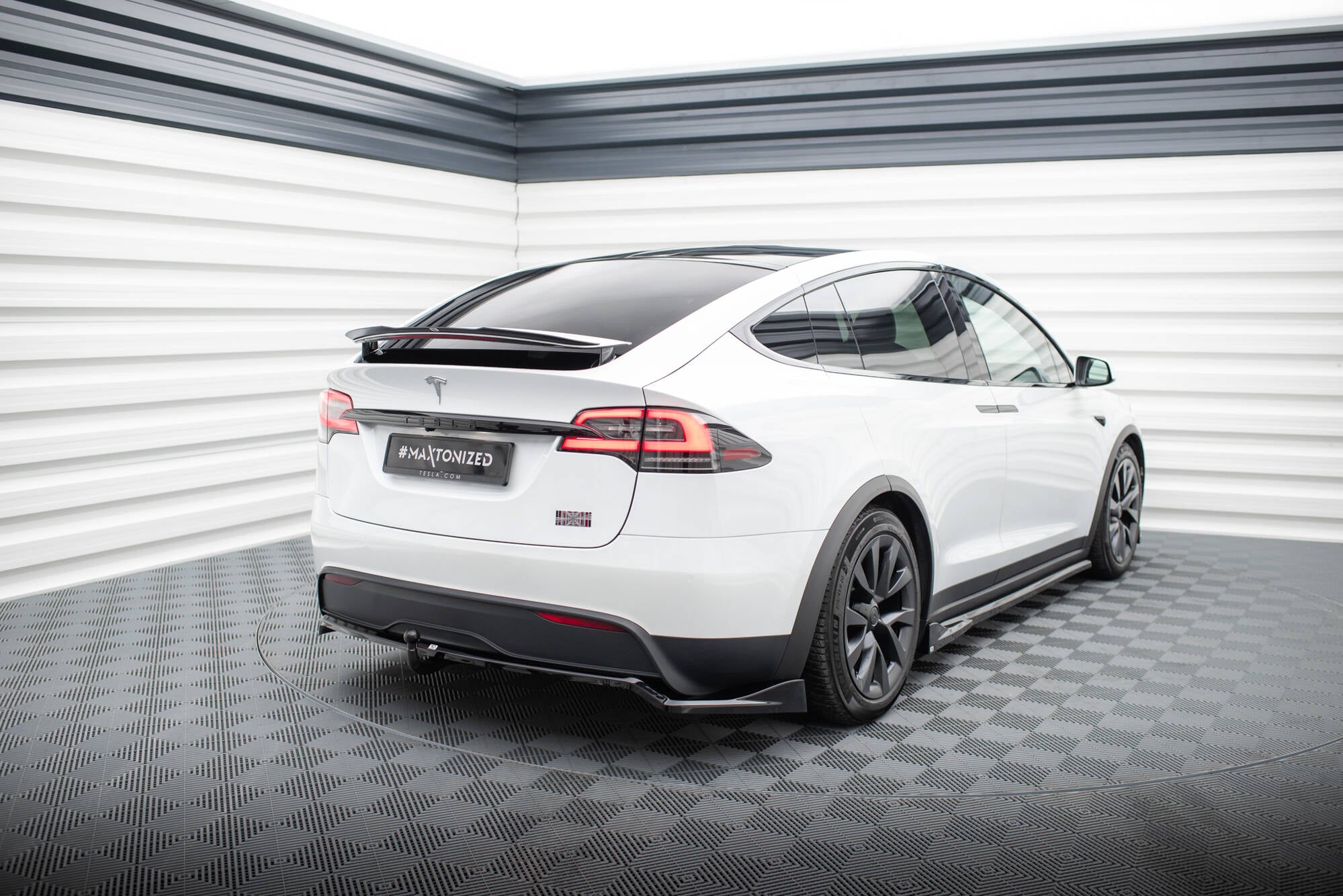 Rear Splitter (with vertical bars) Tesla Model X Mk1 Facelift