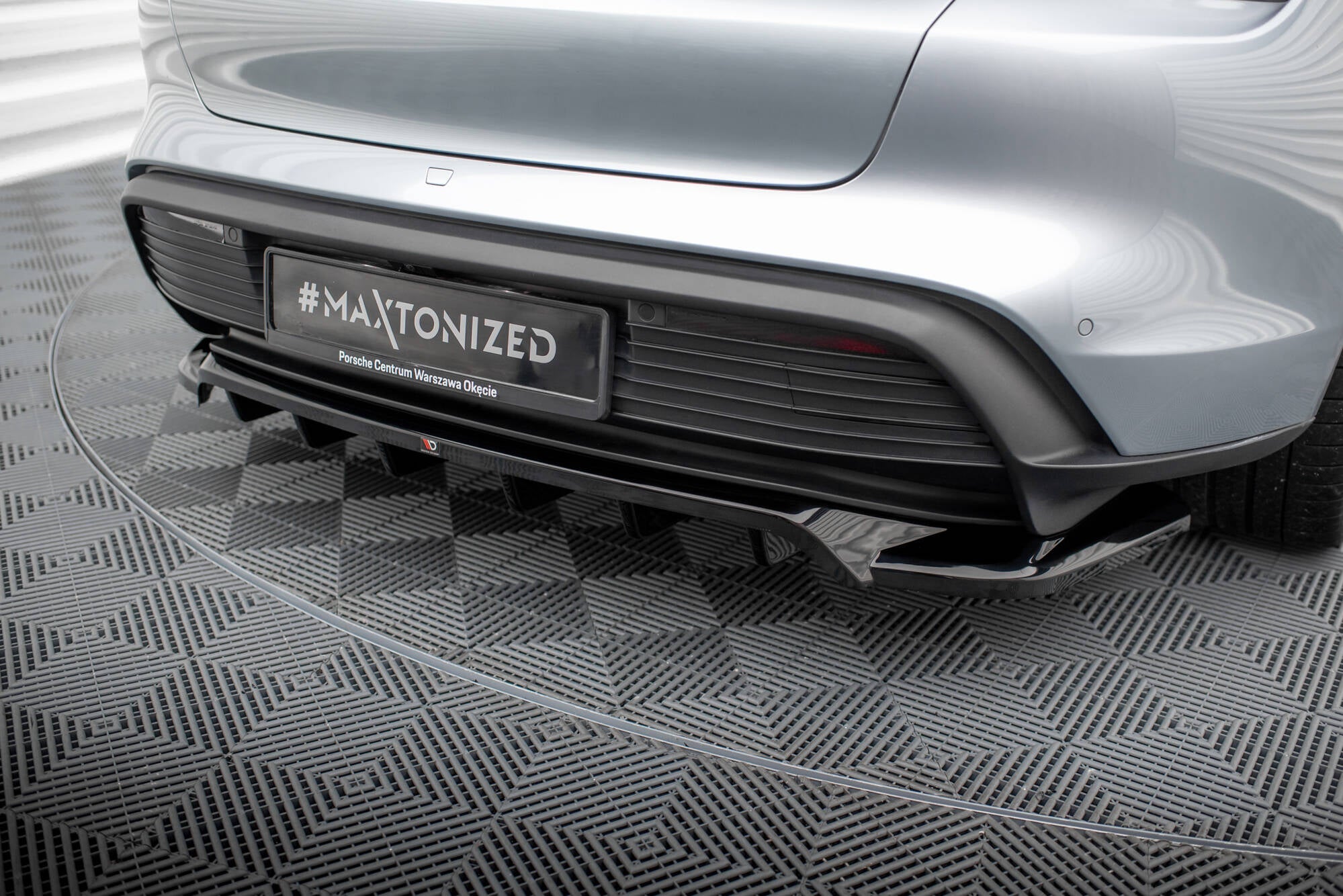 Central Rear Splitter (with vertical bars) Porsche Taycan / Taycan 4 / Taycan 4S / Taycan GTS Mk1