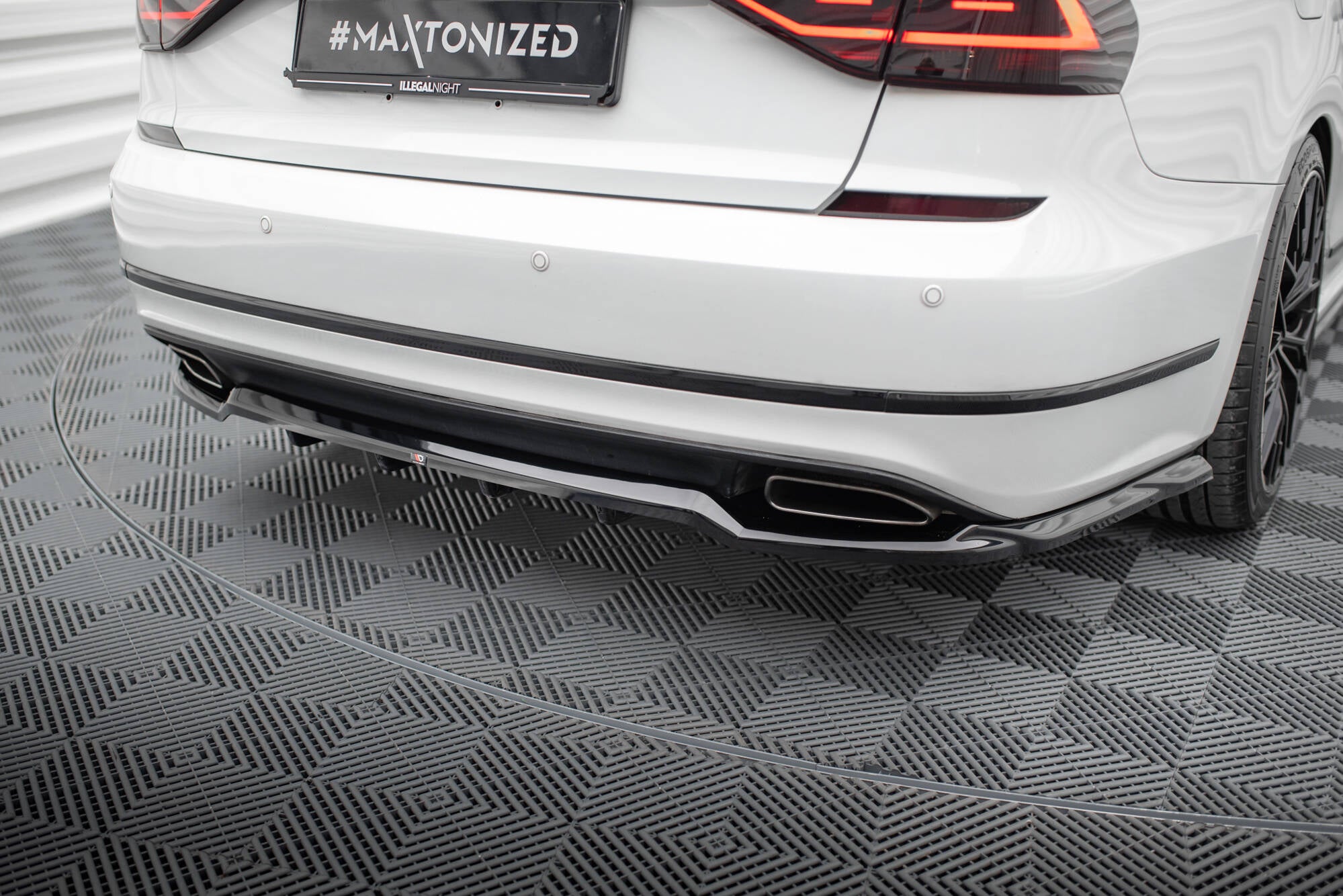 Rear Splitter (with vertical bars) Volkswagen Passat GT B8 Facelift USA