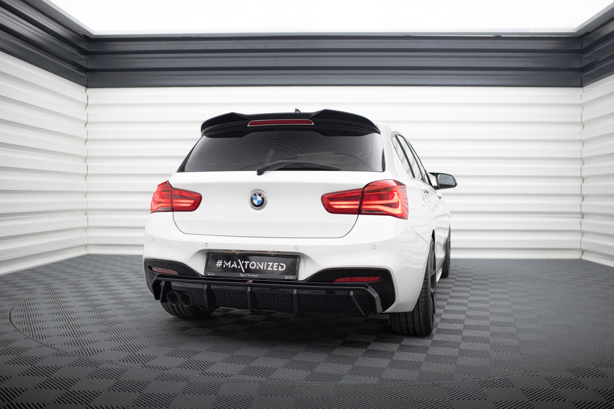 Rear Valance V.3 BMW 1 M-Pack F20 Facelift (Single side dual exhaust version)