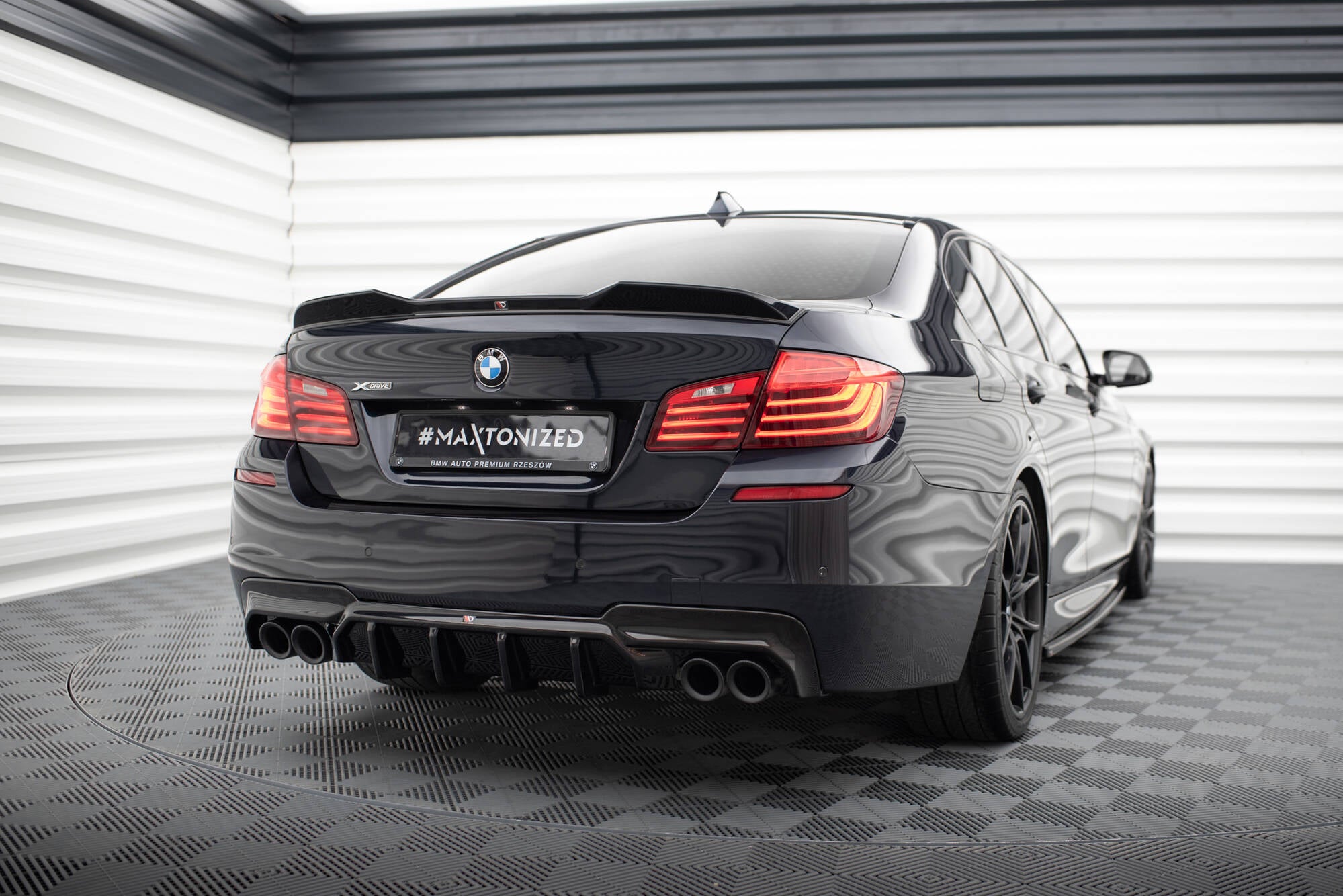 Rear Valance V.2 BMW 5 M-Pack F10 / F11 (Version with two double exhausts)