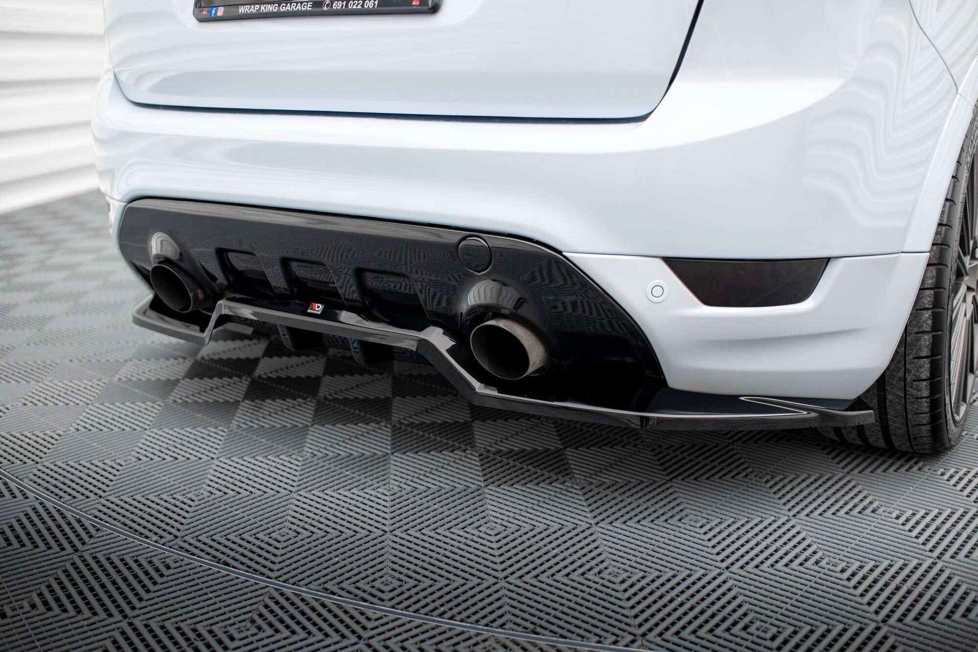 Rear Splitter (with vertical bars) Ford Kuga ST Mk1