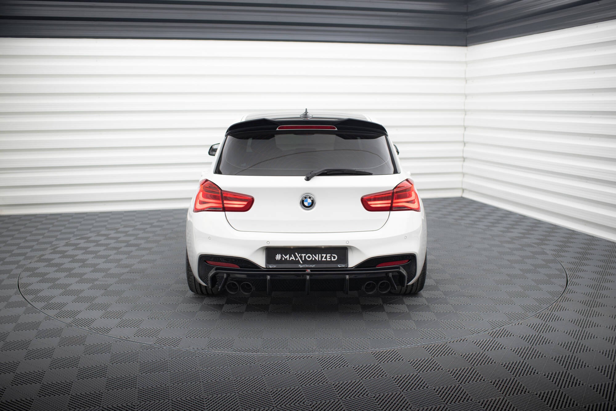 Rear Valance V.3 BMW 1 M-Pack / M140i F20 Facelift (Version with dual exhausts on both sides)