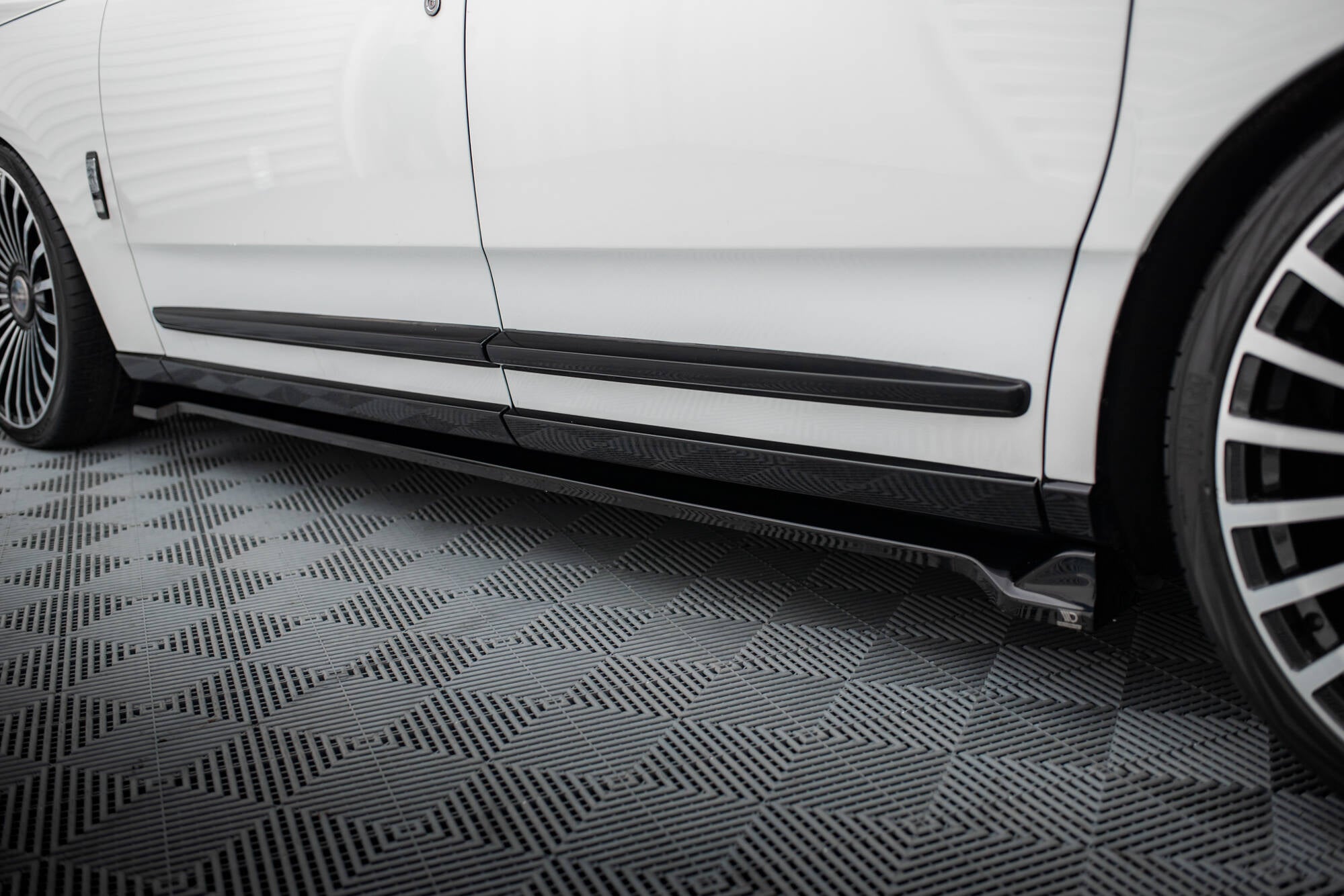 Side Skirts Diffusers Rolls Royce Cullinan