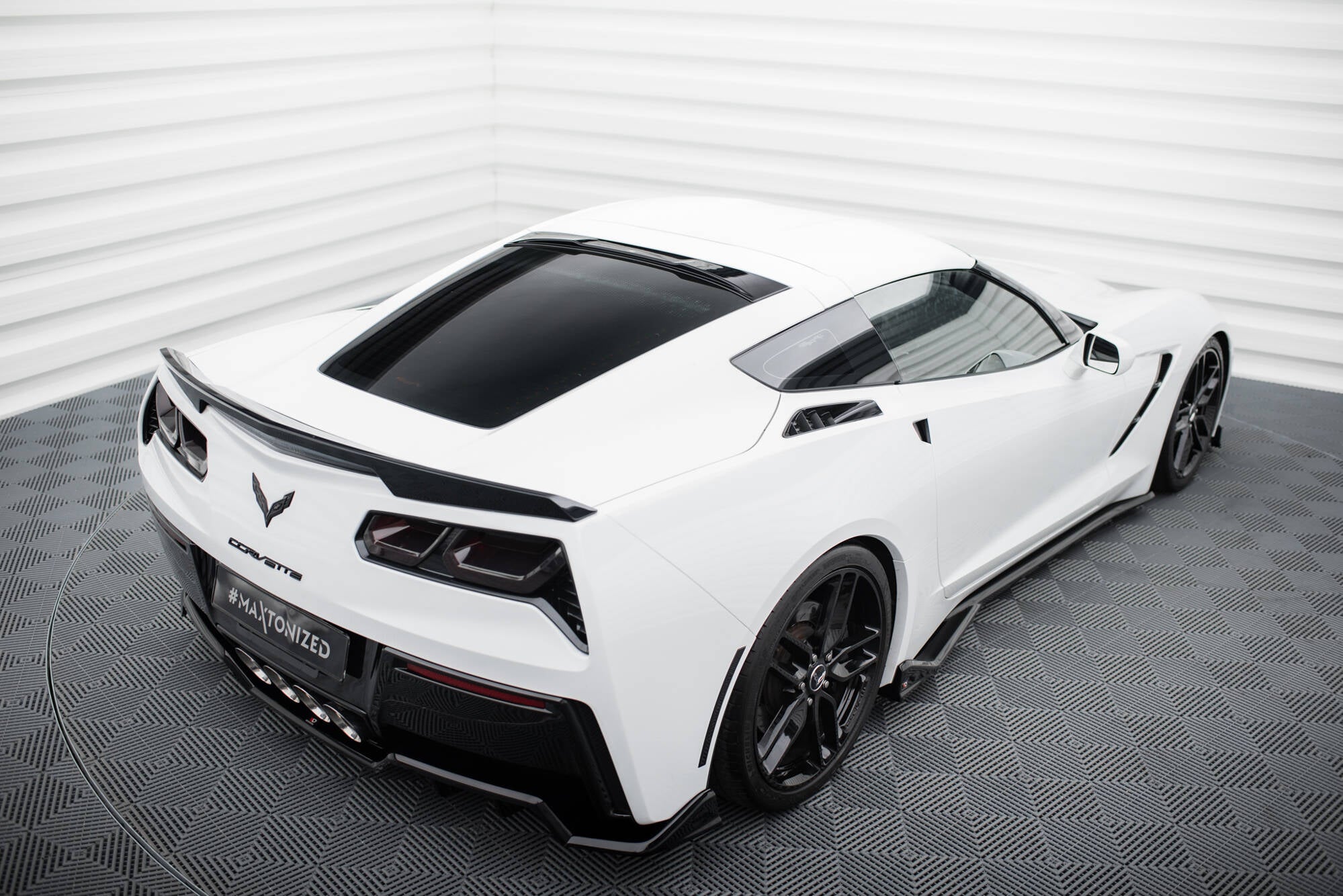The extension of the rear window Chevrolet Corvette C7