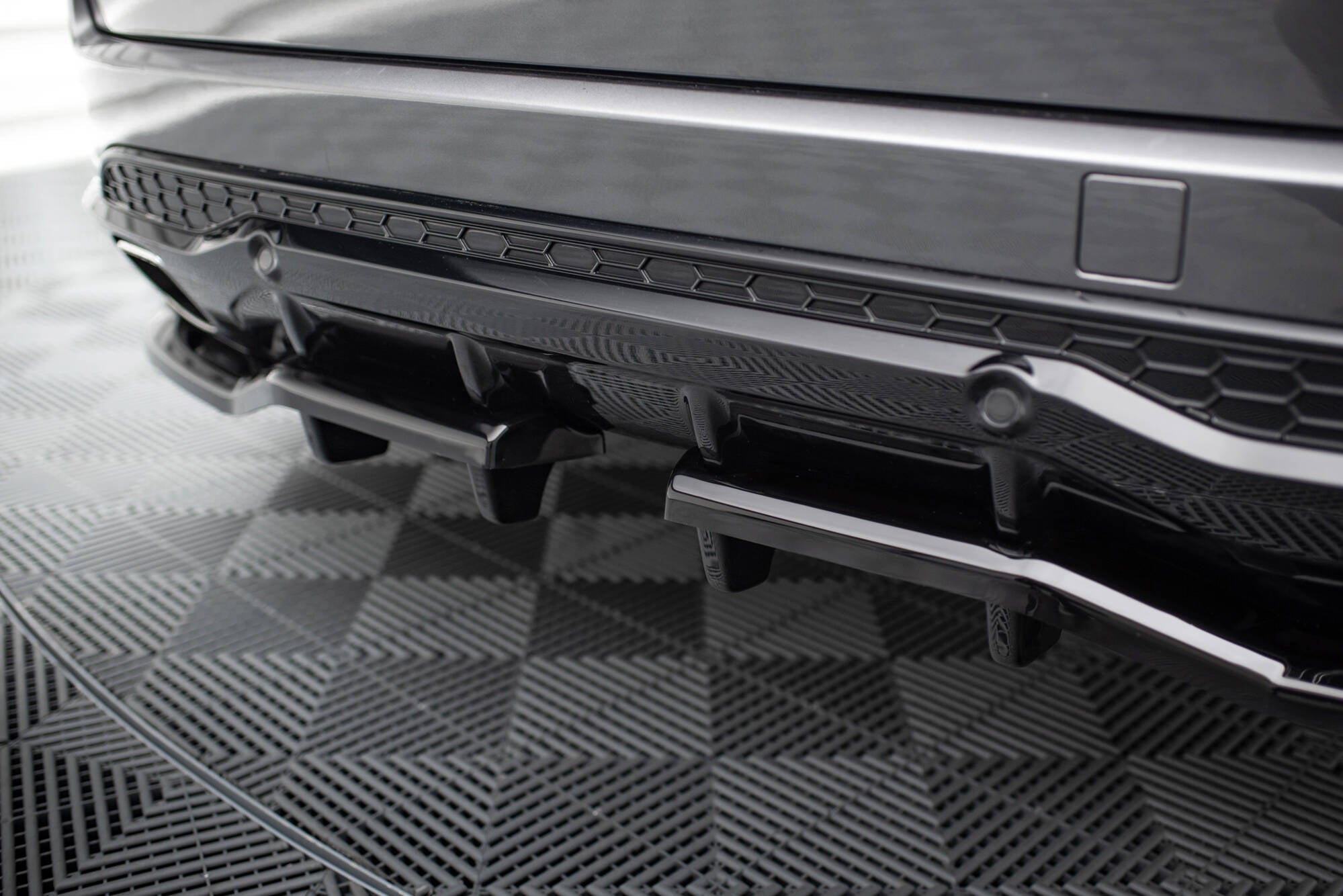 Central Rear Splitter (with vertical bars) Ford S-Max ST-Line Mk2