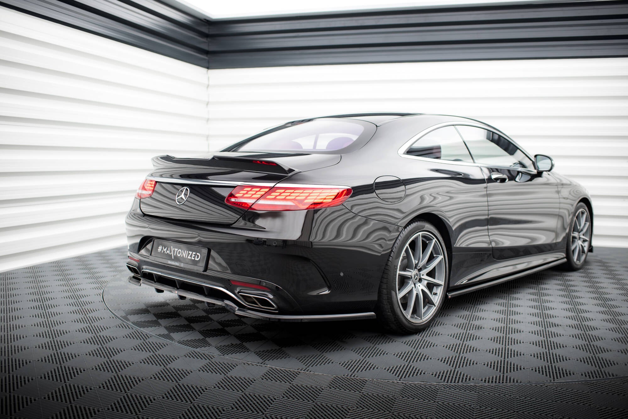 Central Rear Splitter (with vertical bars) Mercedes-Benz S Coupe AMG-Line C217 Facelift