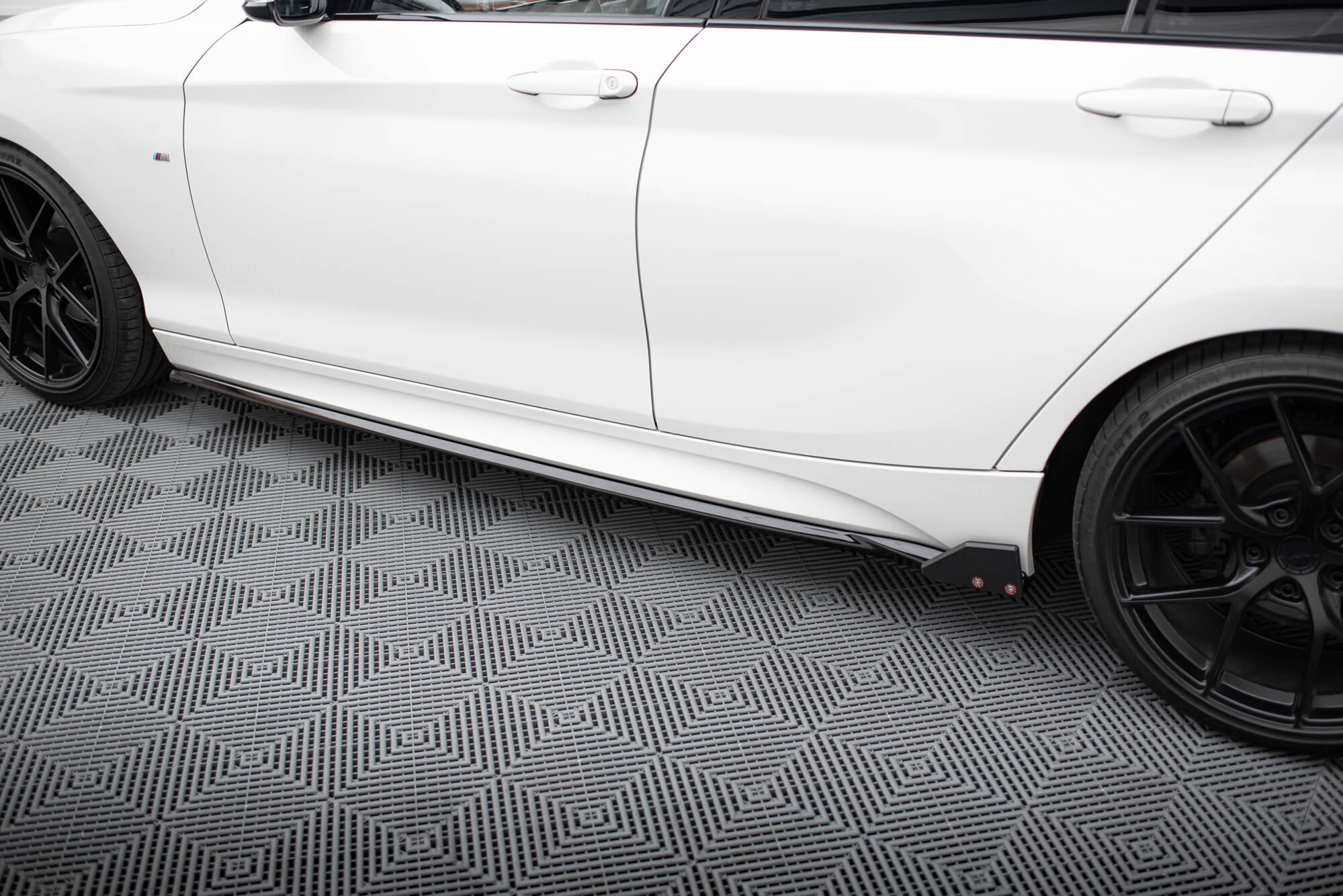 Side Skirts Diffusers V.4 + Flaps BMW 1 M-Pack / M140i F20 Facelift